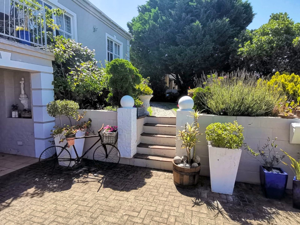 Hermanus Accommodation at  | Viya