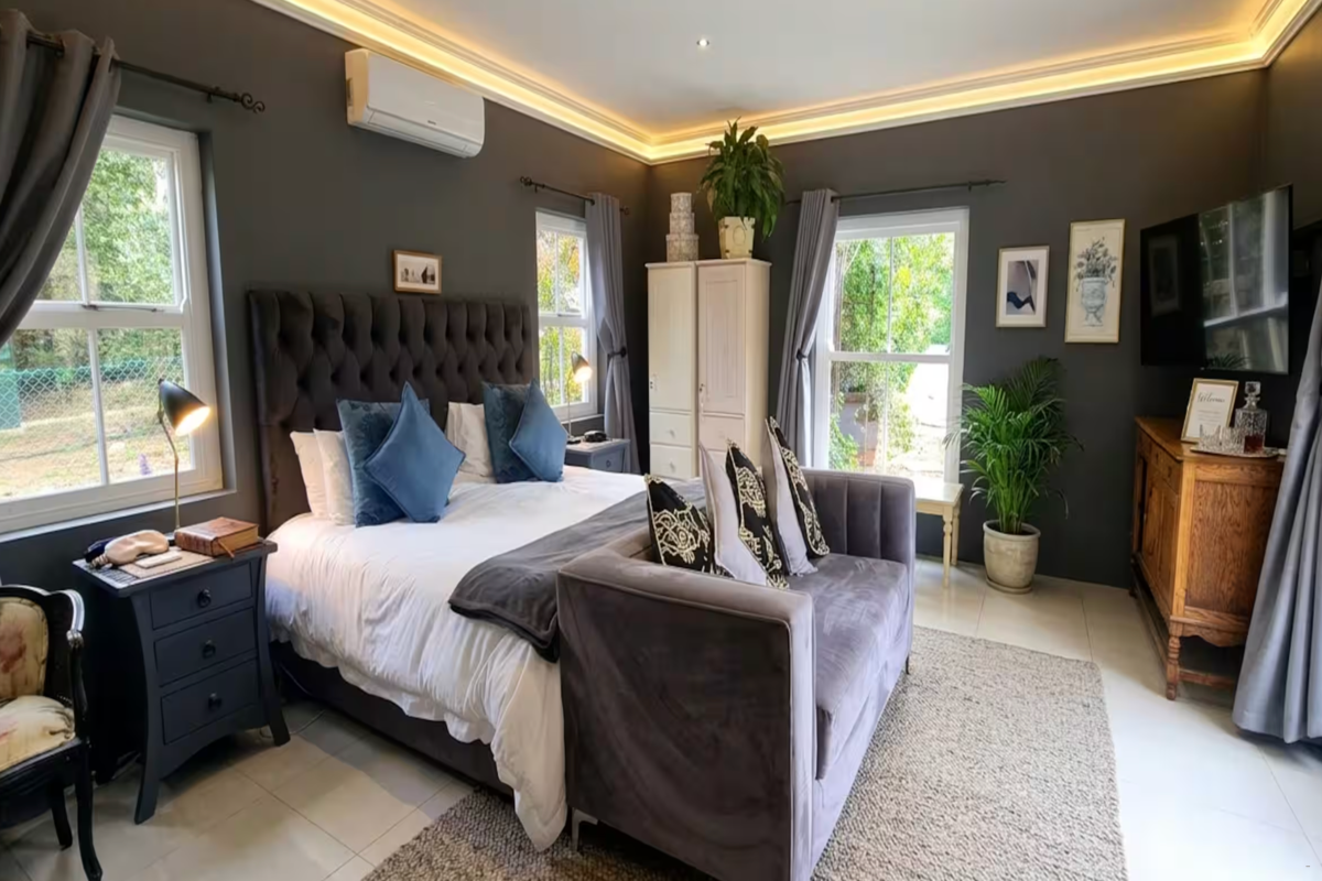 Sandmartins Luxury Villa image no 18 of 55