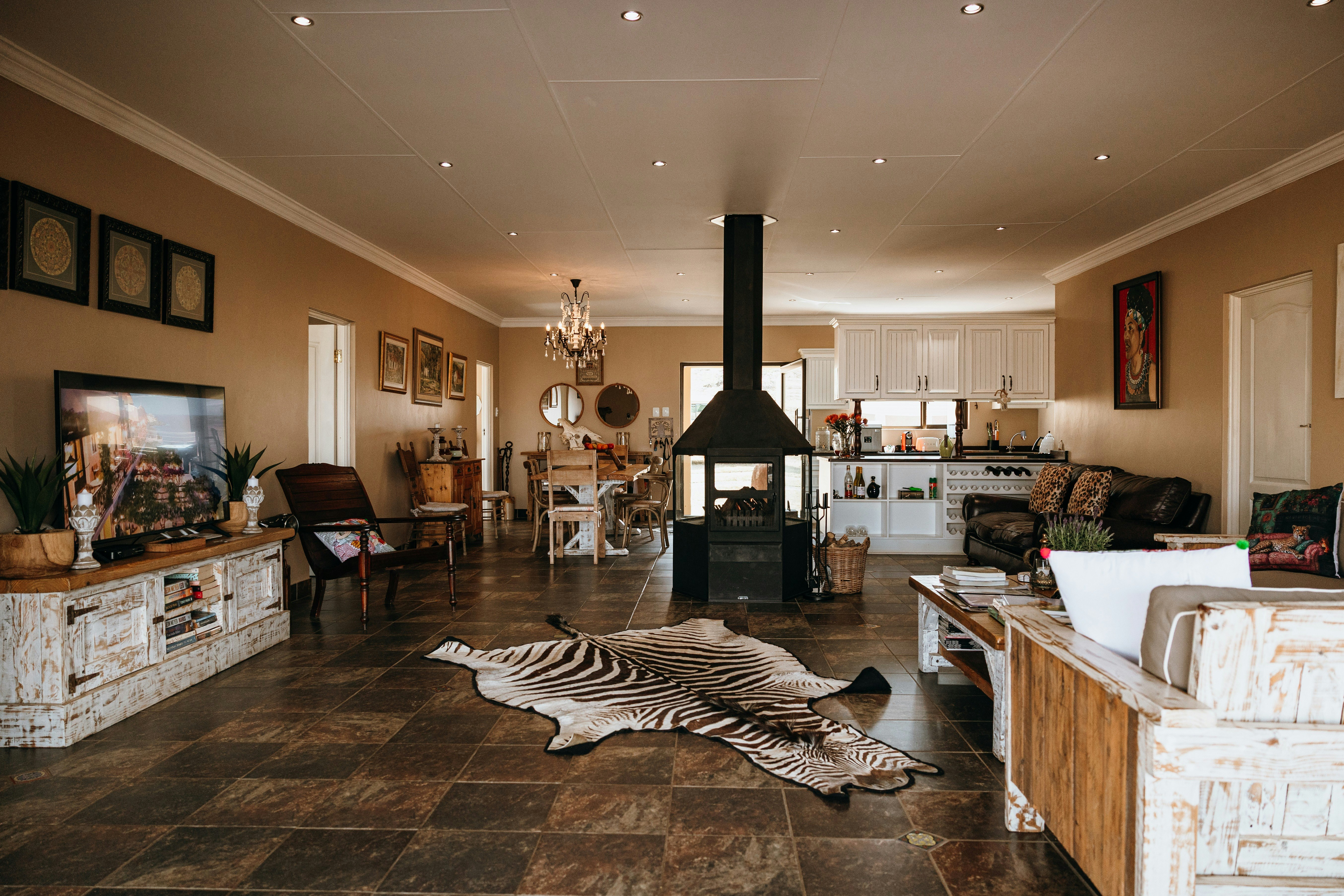 Tranquility Ukuthula Self Catering Game Farm House with Hot Tub image no 39 of 118