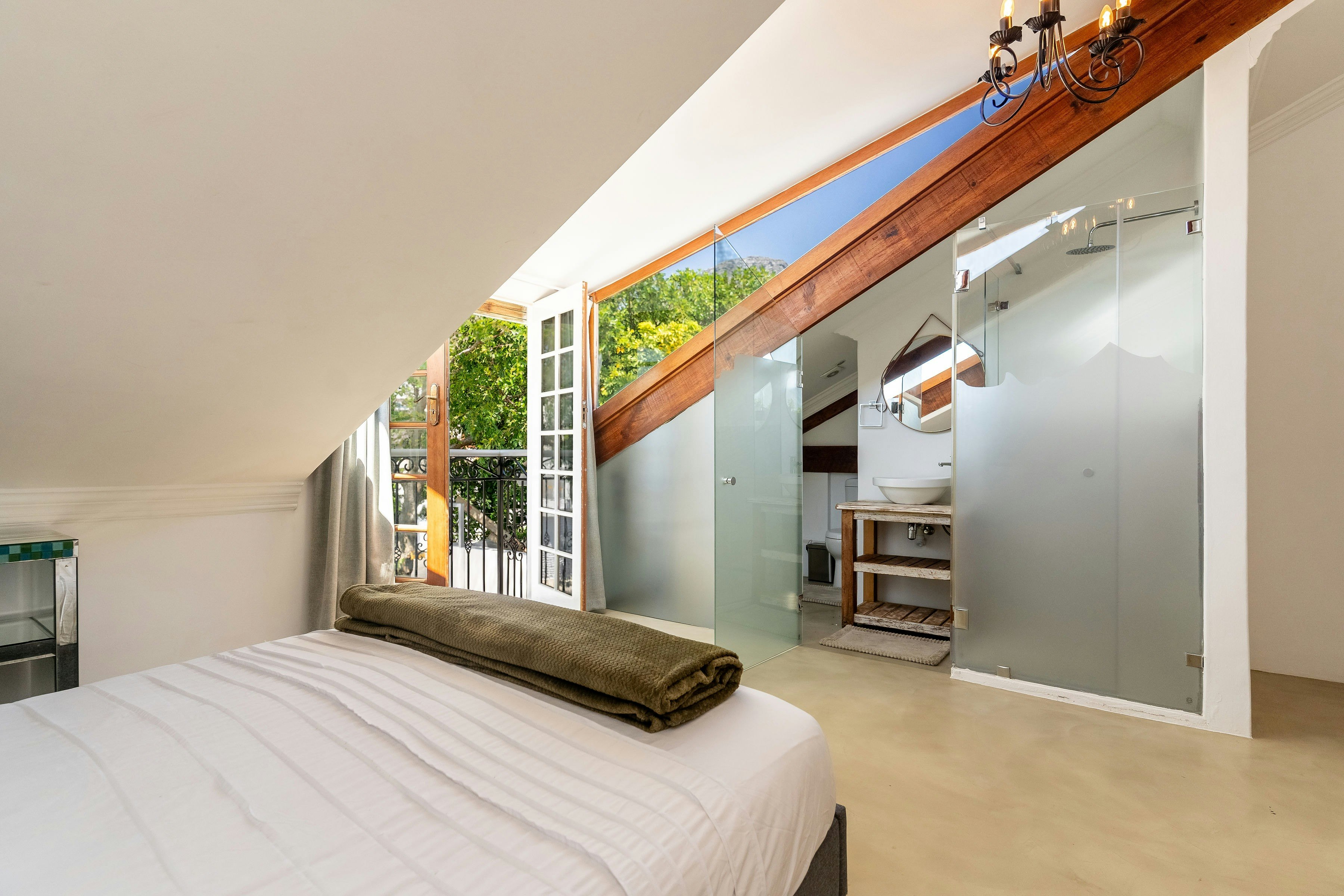 Modern Rustic Gem at the Foot of Table Mountain image no 19 of 32