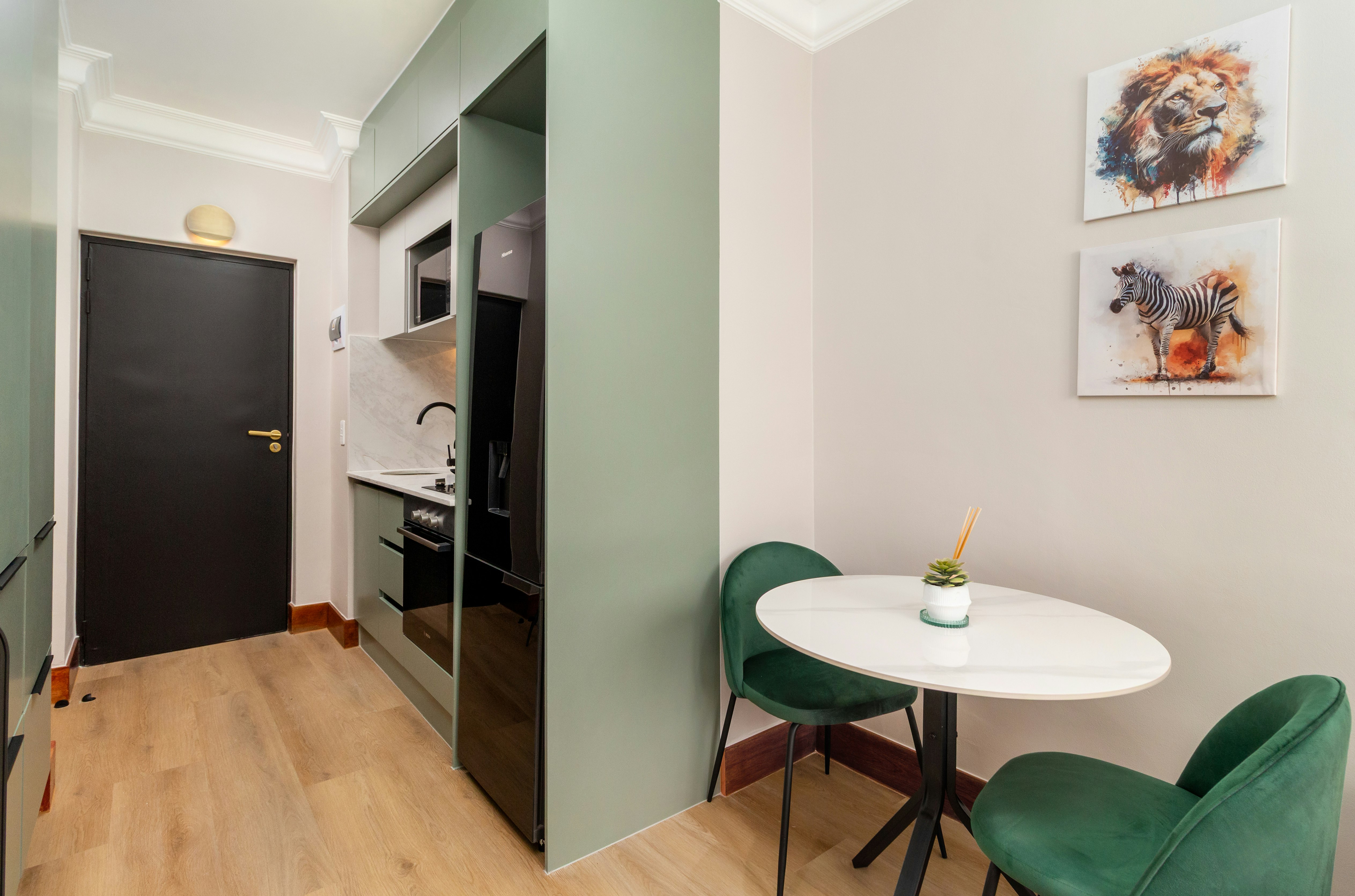 Charlie and the Chairman Apartment image no 12 of 27