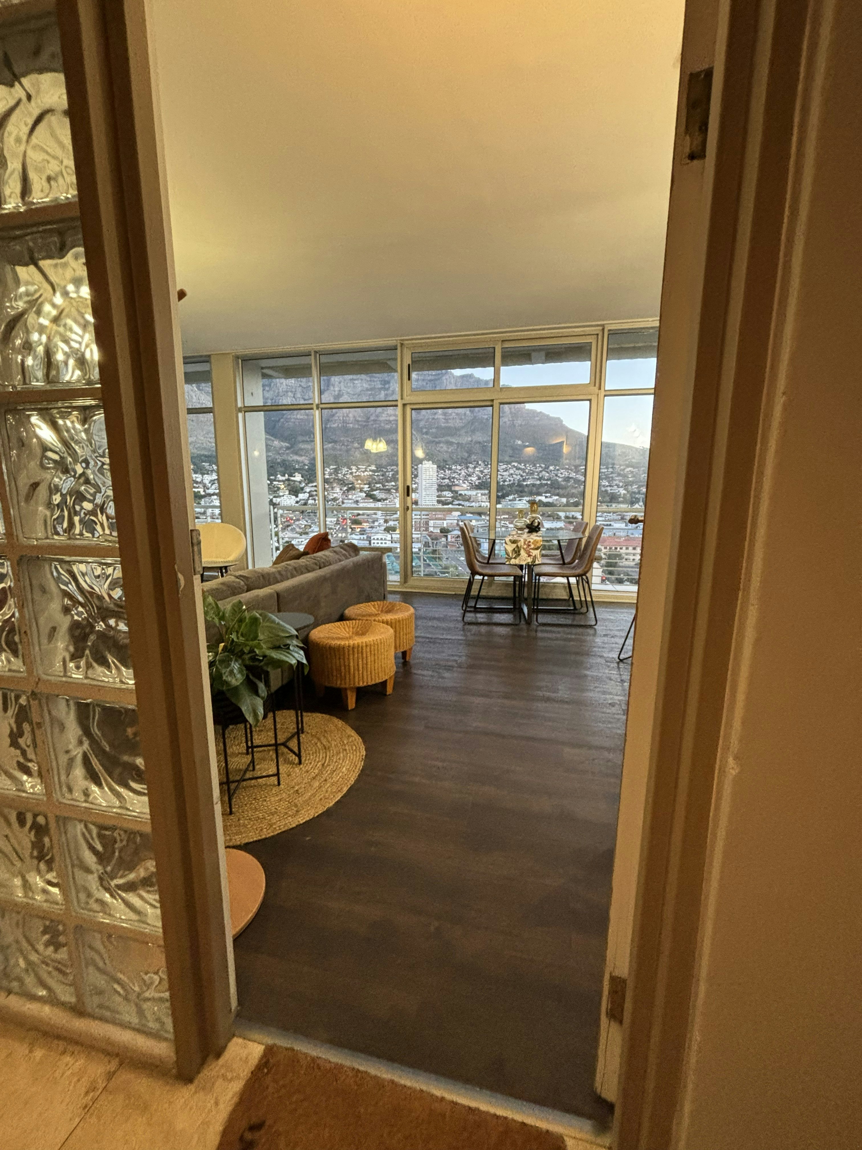 Luxury Top-Floor Retreat image no 66 of 82