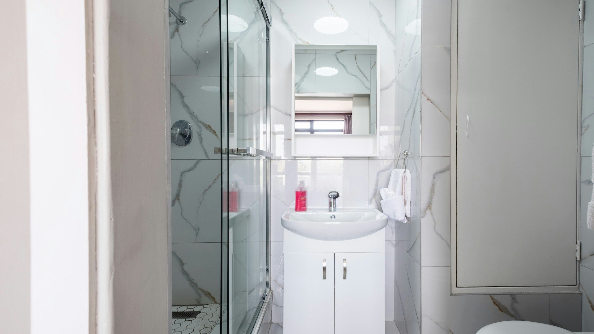 The Island Club 2 Bed Apartments image no 11 of 18