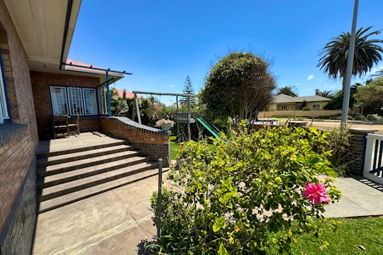 Twelve First Avenue Holiday Home