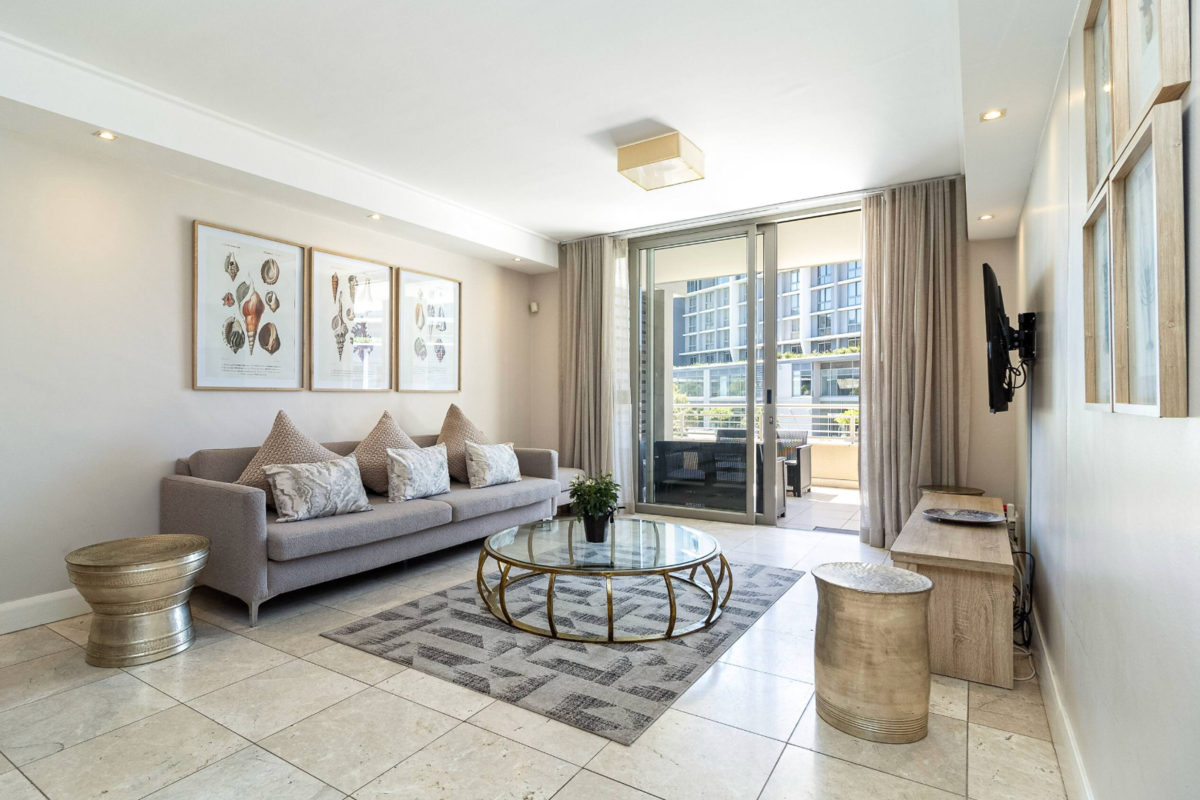 Canal Quays 2 Bed Apartment image no 13 of 20