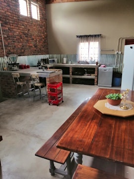 Waterberg Accommodation at Ons Sink Huisie @ Leeupoort | Viya