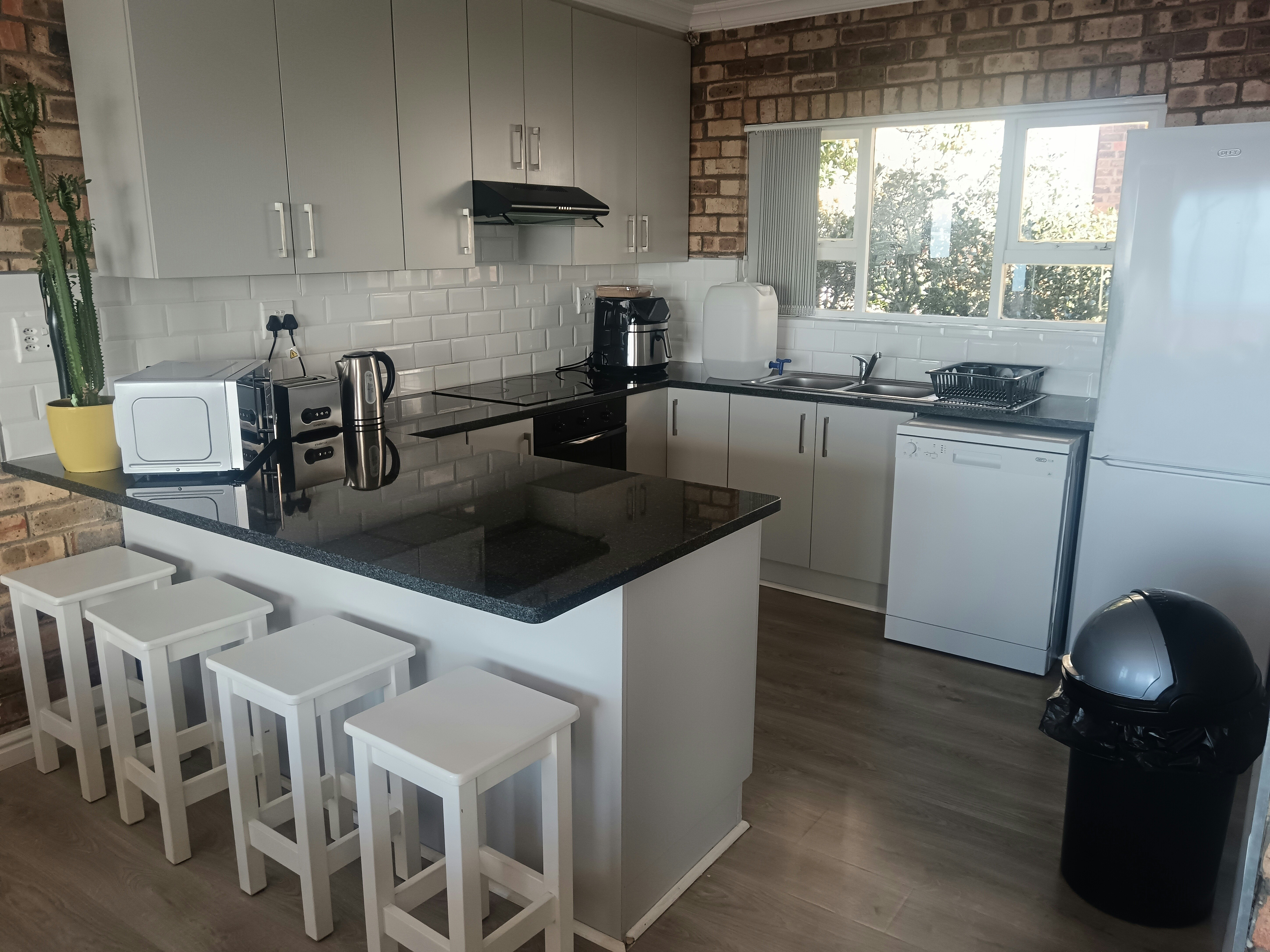 Lazy Days Apartments - JBay @ Point image no 4 of 19