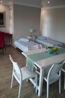 East London Accommodation at DrakeVilla Family Apartment | Viya