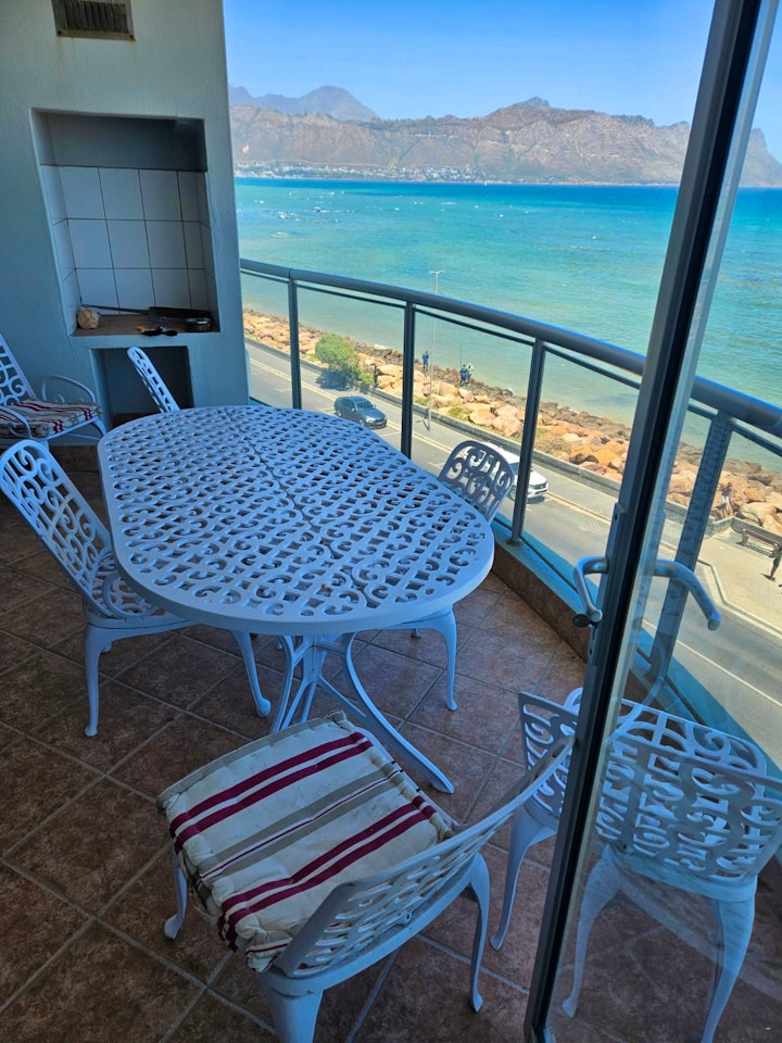 Cape Town Accommodation at Wavecrest 402 | Viya