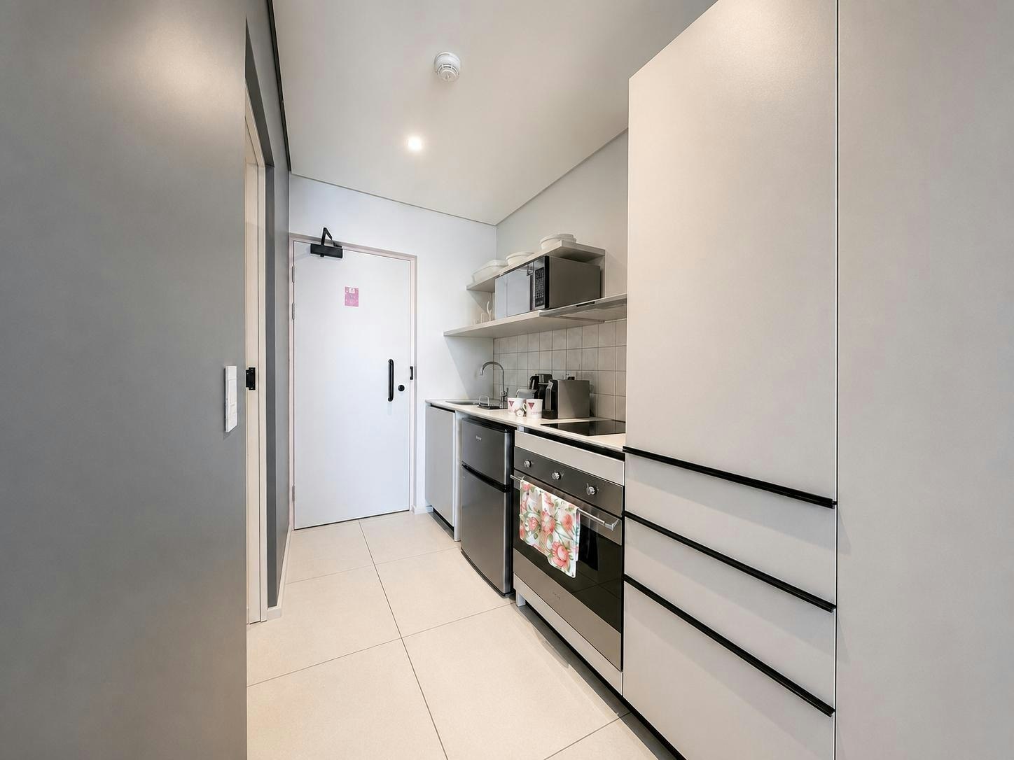 Rose Apartment 402 image no 4 of 14