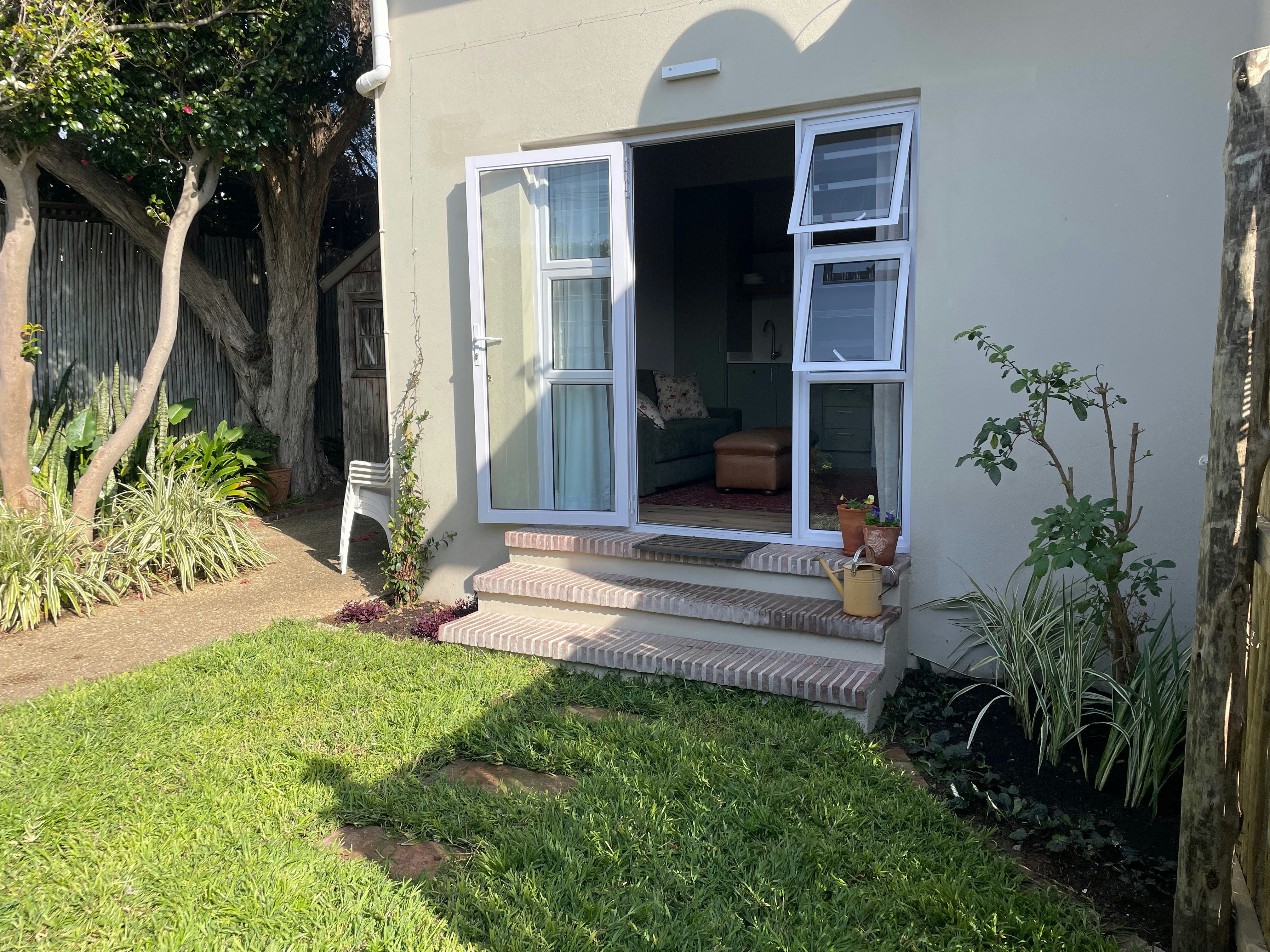 Elegant Garden Cottage in Upper Claremont image no 1 of 17