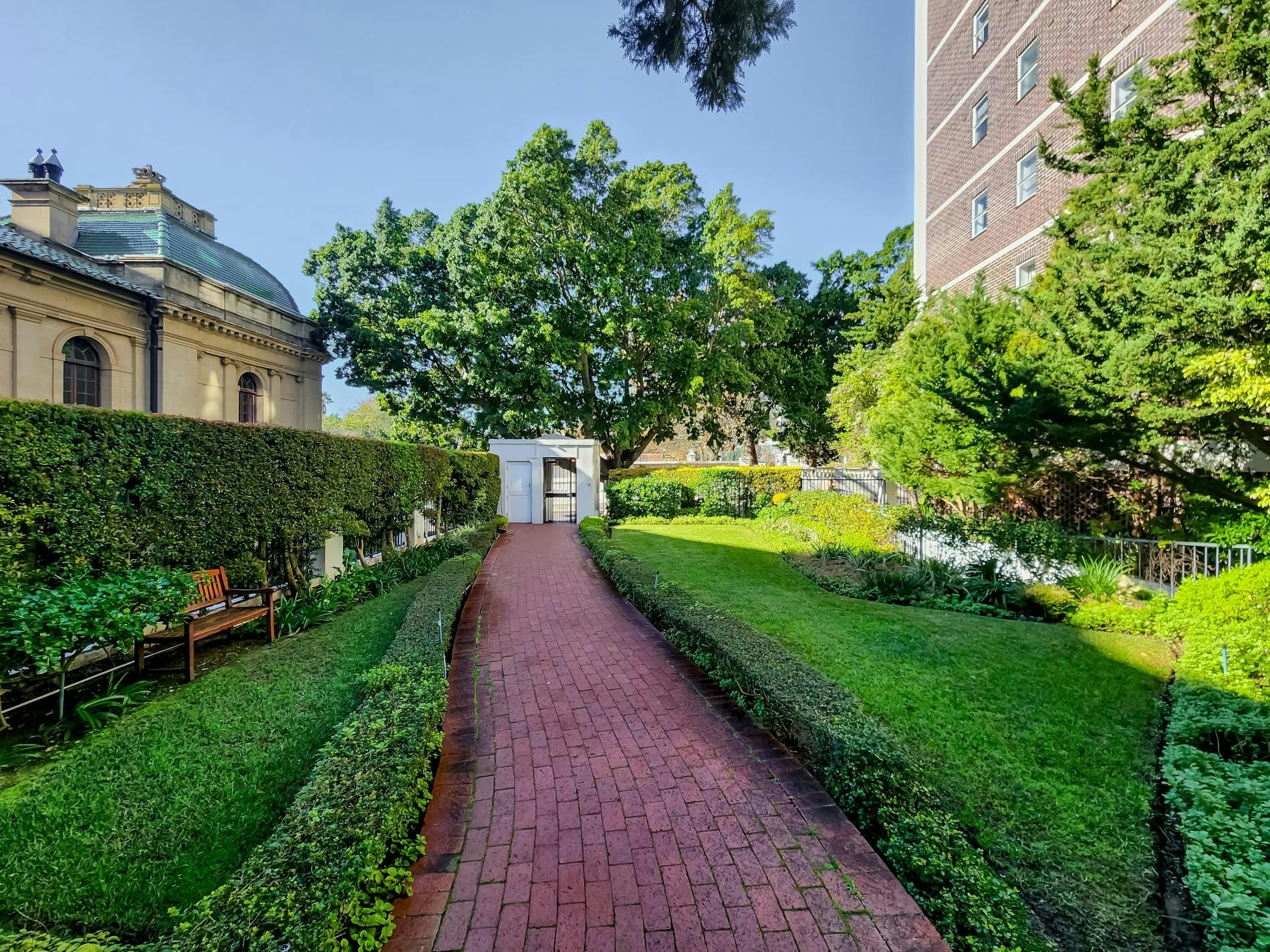 St Martini Gardens Garden Apartment image no 33 of 36