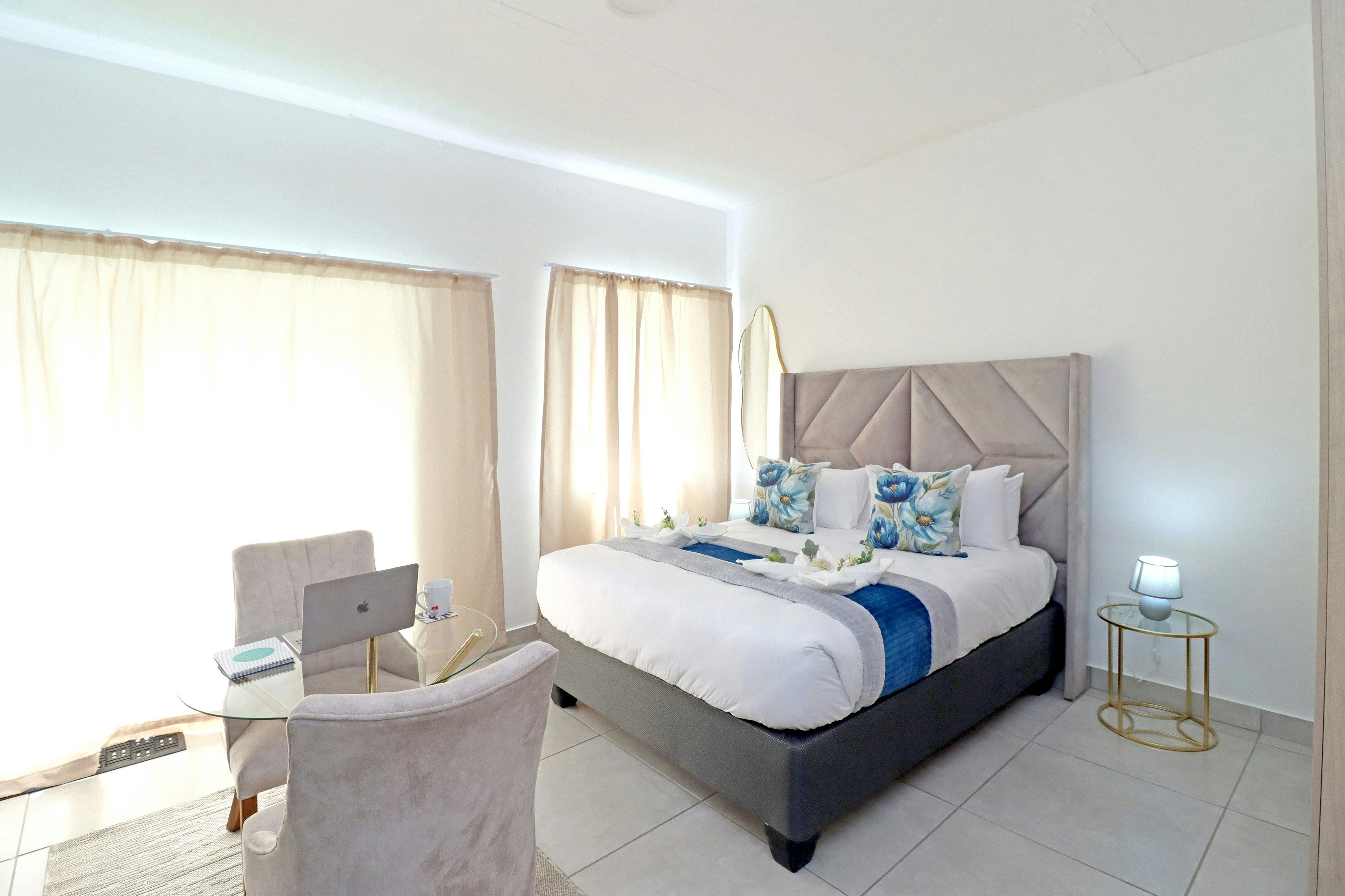 Elegant Studio in Illovo image no 8 of 38