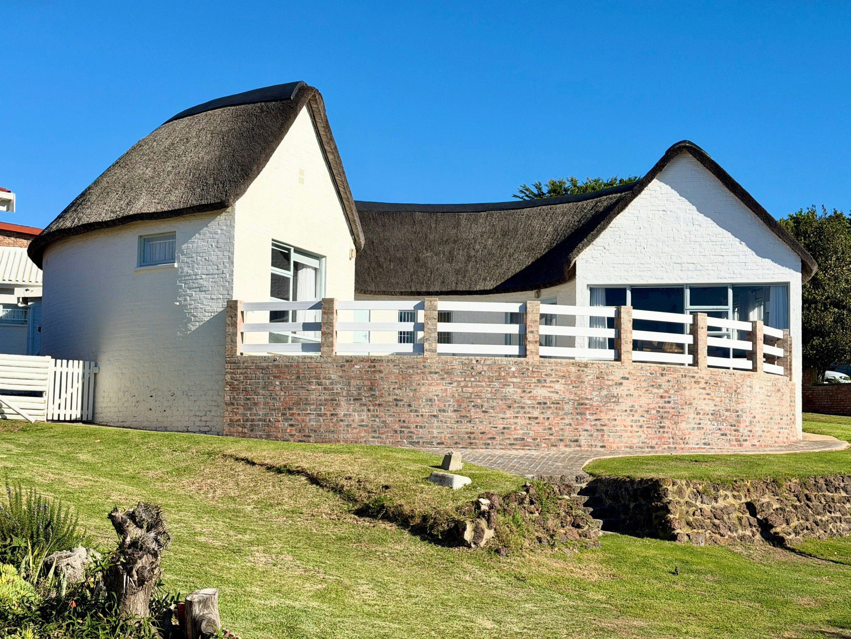 Stilbaai Family Holiday Home image no 2 of 21