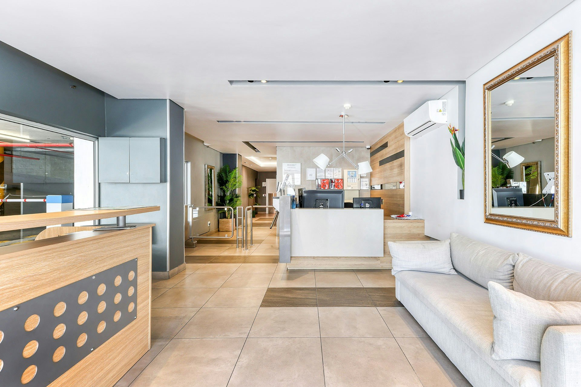 810 Elegant Mountain View Apartment image no 37 of 39