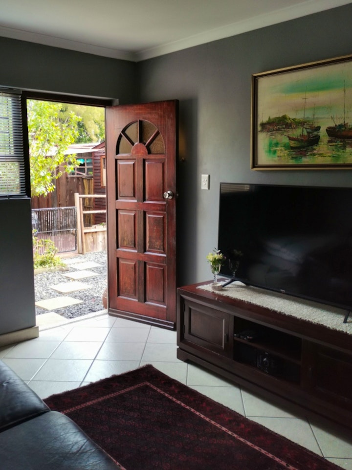 Western Cape Accommodation at Mountain Road Cottage | Viya