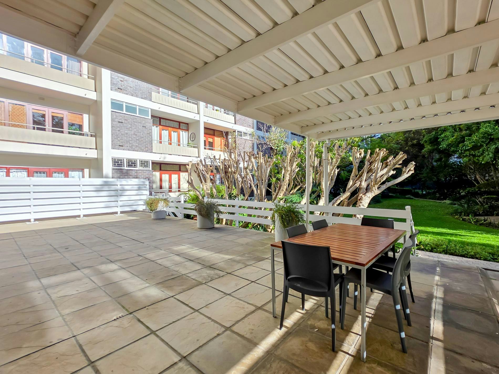 St Martini Gardens Patio Apartment image no 27 of 41