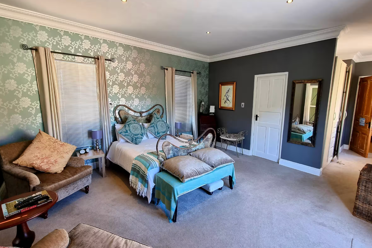 Sandmartins Luxury Villa image no 13 of 55