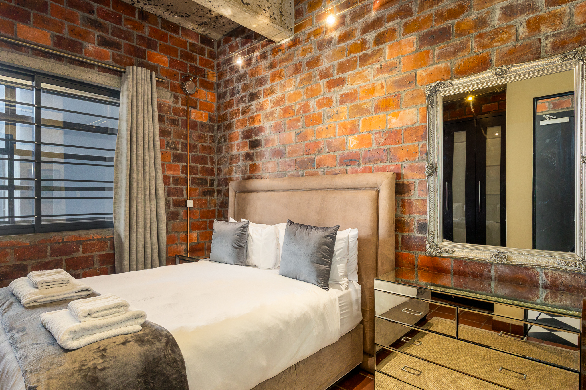 Stylish Temple House Loft by CTHA image no 13 of 17