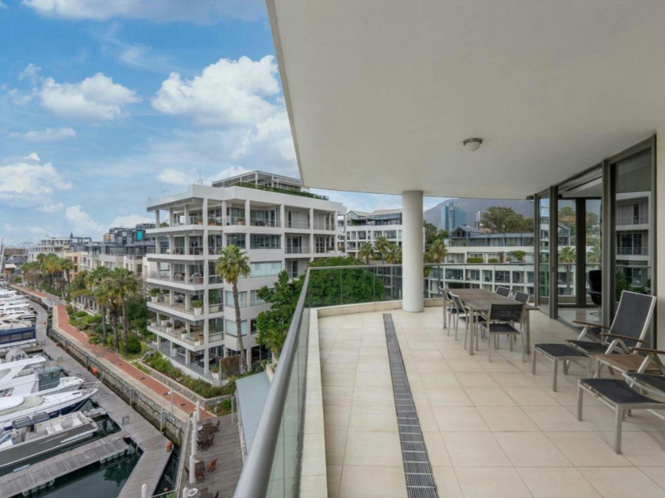 Mountain Marina - Three Bedroom Luxury Premier 2 image no 2 of 17