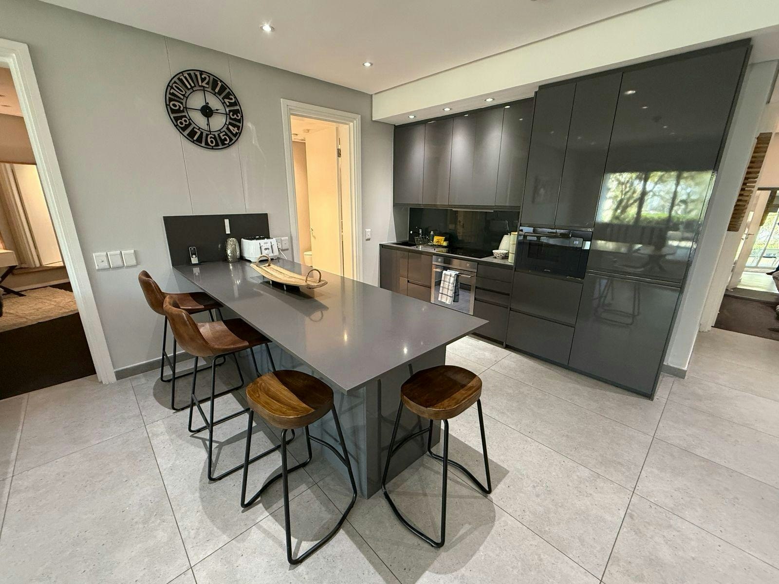 Mountain Marina - Executive One Bedroom 1 image no 2 of 11