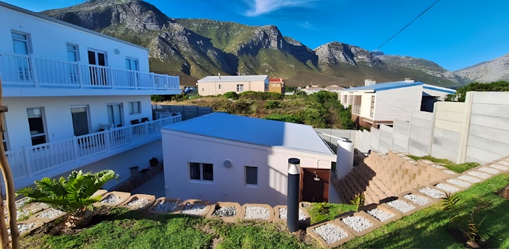 Western Cape Accommodation at Nivenia Beach House | Viya