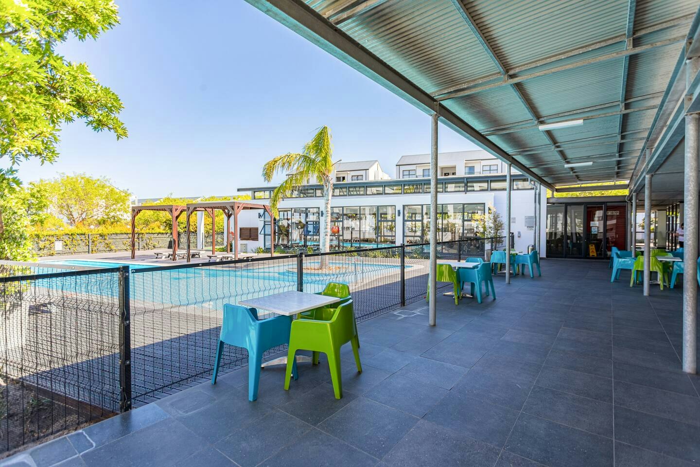Modern 3-bed Garden |  Pool & Gym image no 31 of 40