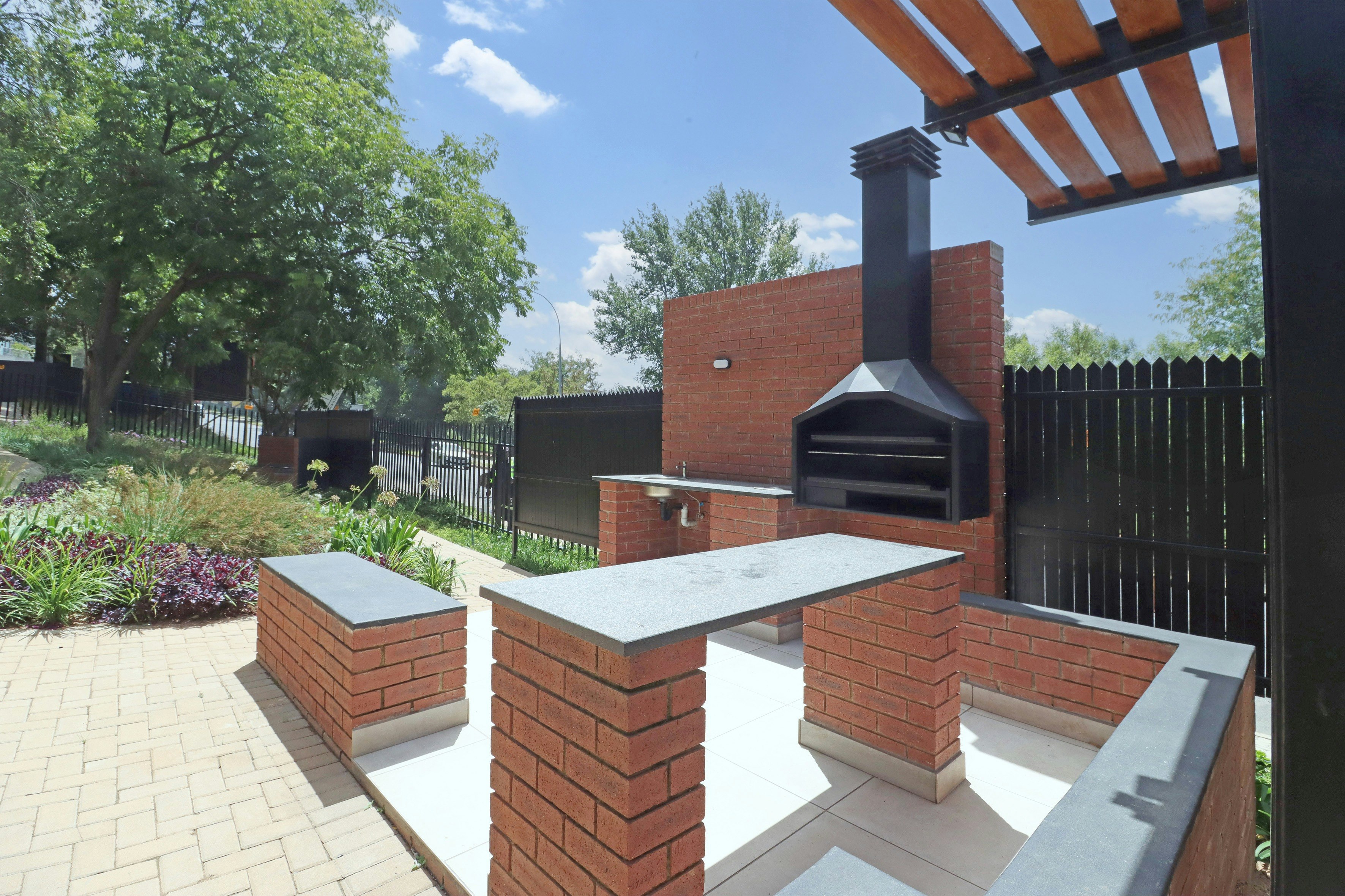 Elegant Studio in Illovo image no 35 of 38