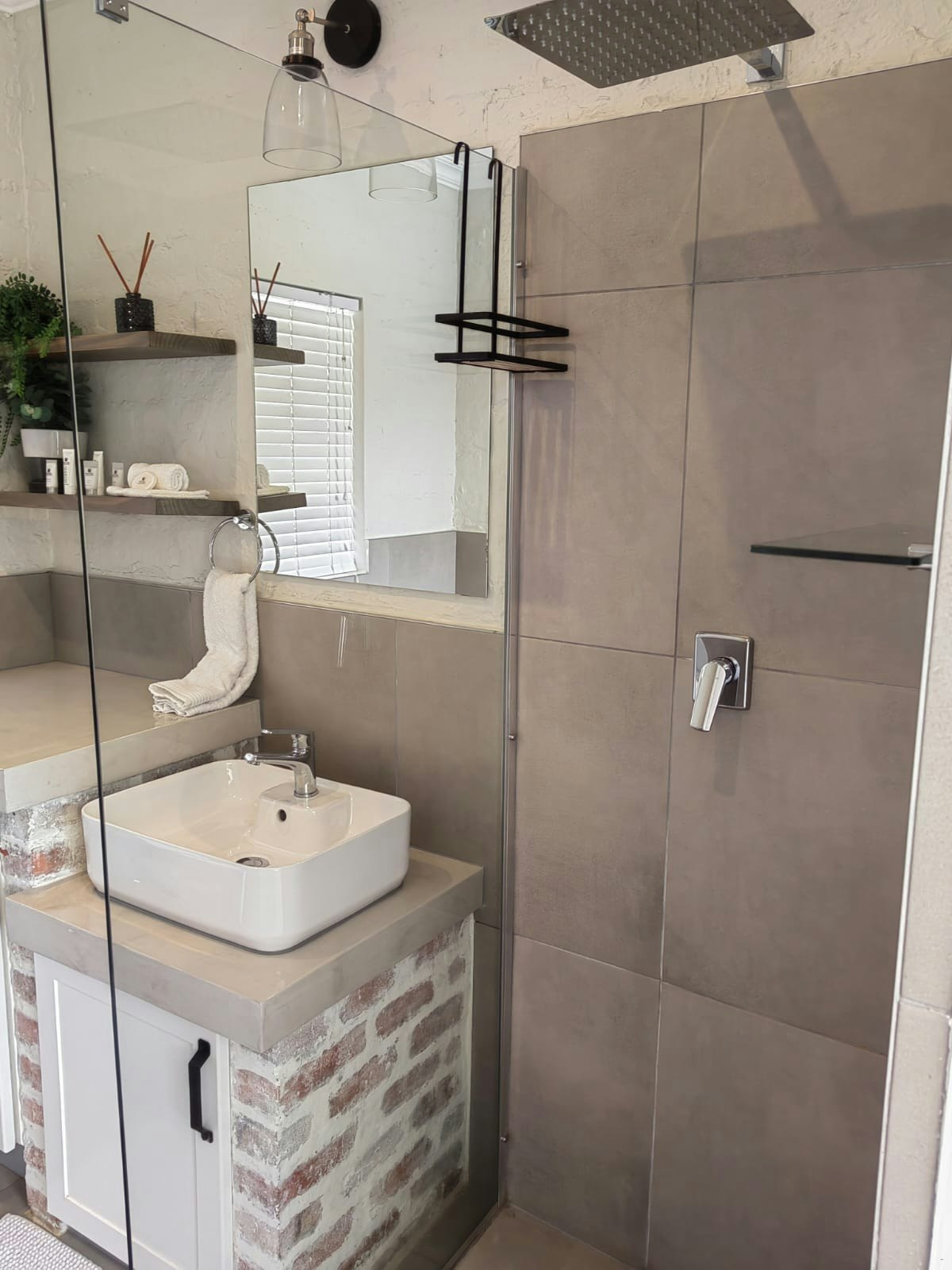 1110 Cote De Val Boutique Apartment image no 11 of 27