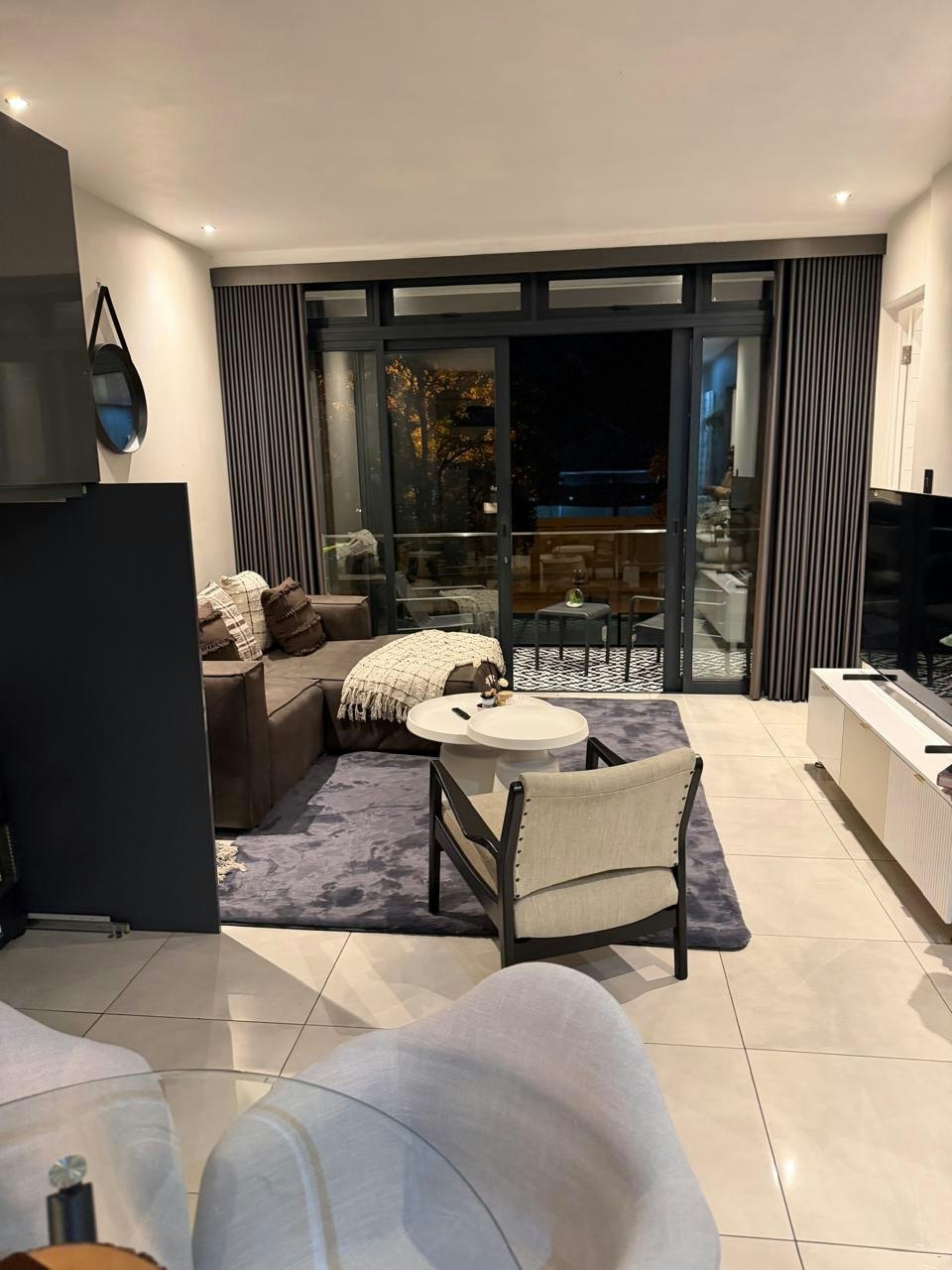 Luxurious Modern Apartment Near Rosebank & Sandton image no 9 of 16