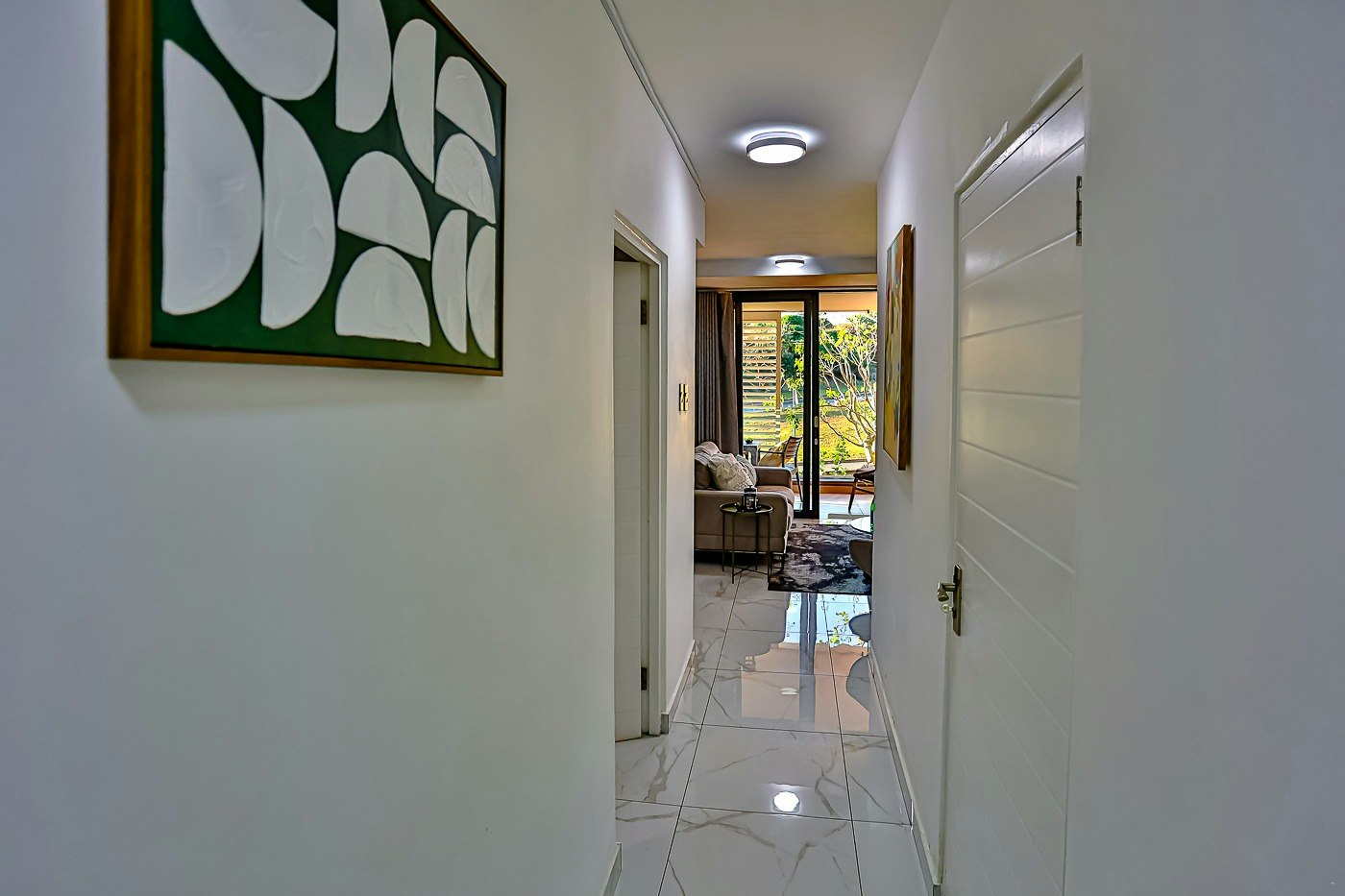 Stylish Sibaya Apartment | Pool & Inverter image no 14 of 31