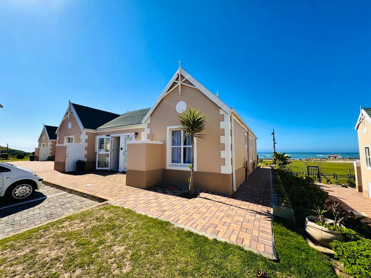 Jeffreys Bay Accommodation at  | Viya