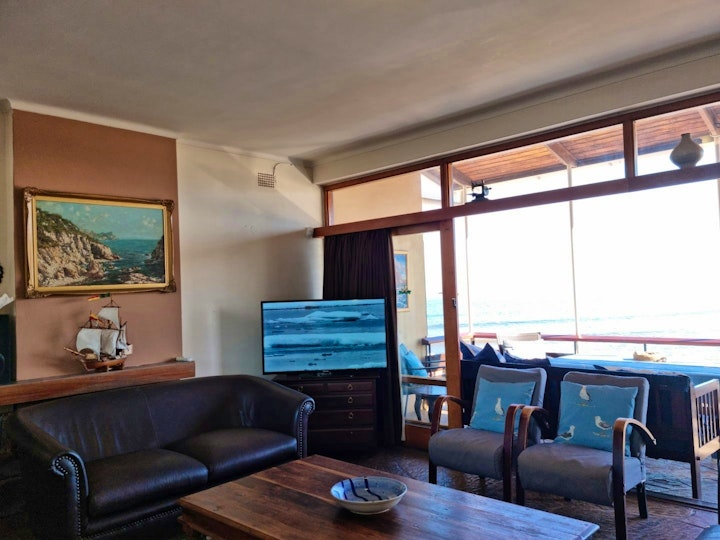 Mountainside Accommodation at Bikini Beach Holiday Home | Viya