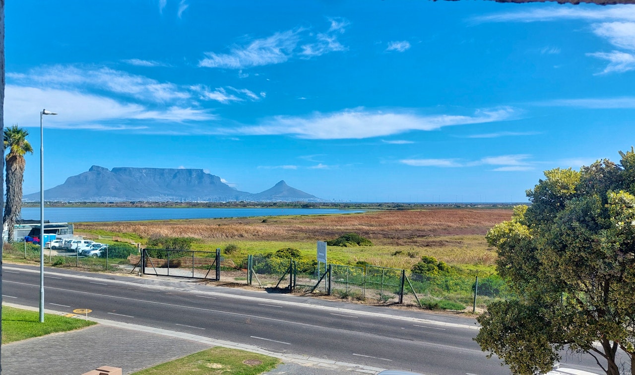 Bloubergstrand Accommodation at  | Viya