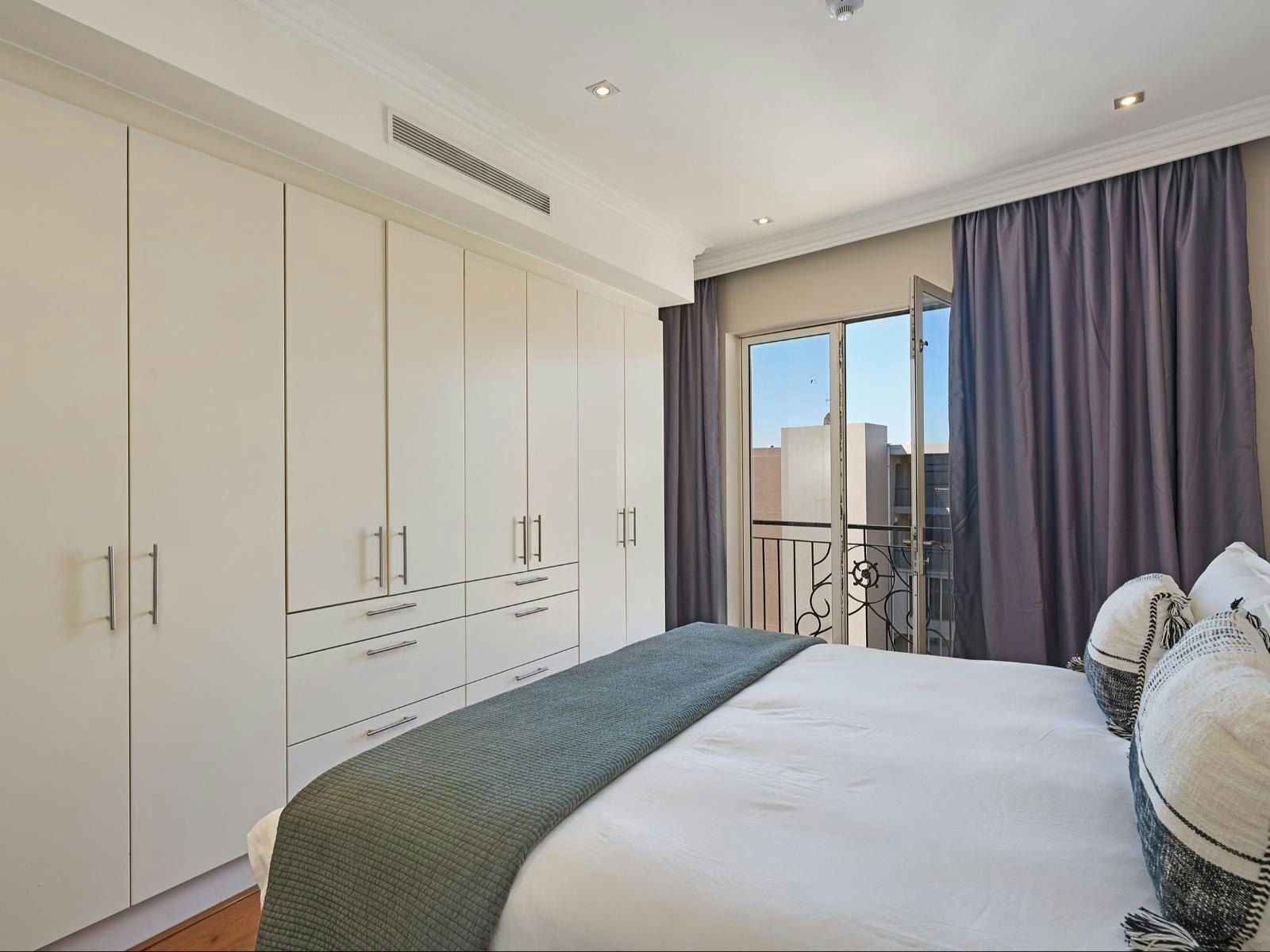 Cape Royale Apartment 802 image no 13 of 21