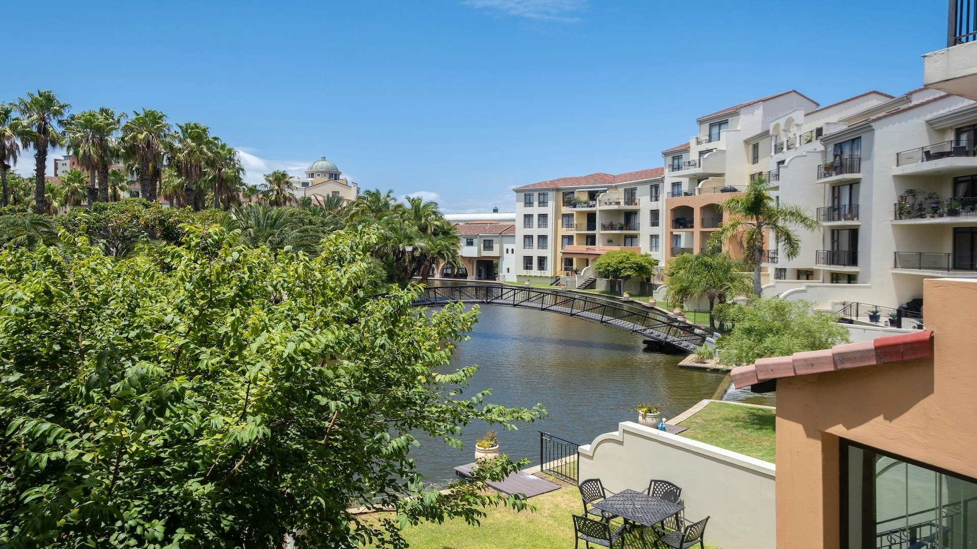 The Island Club 2 Bed Apartments image no 1 of 18