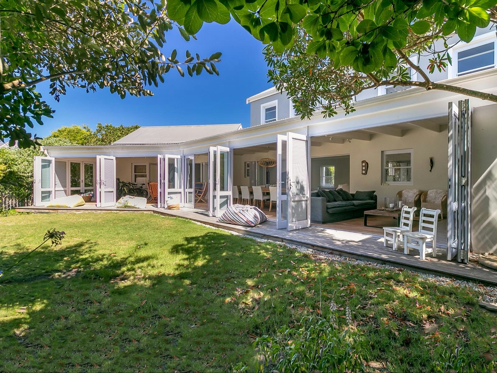 Comfy Home on Thesen with pool image no 2 of 39