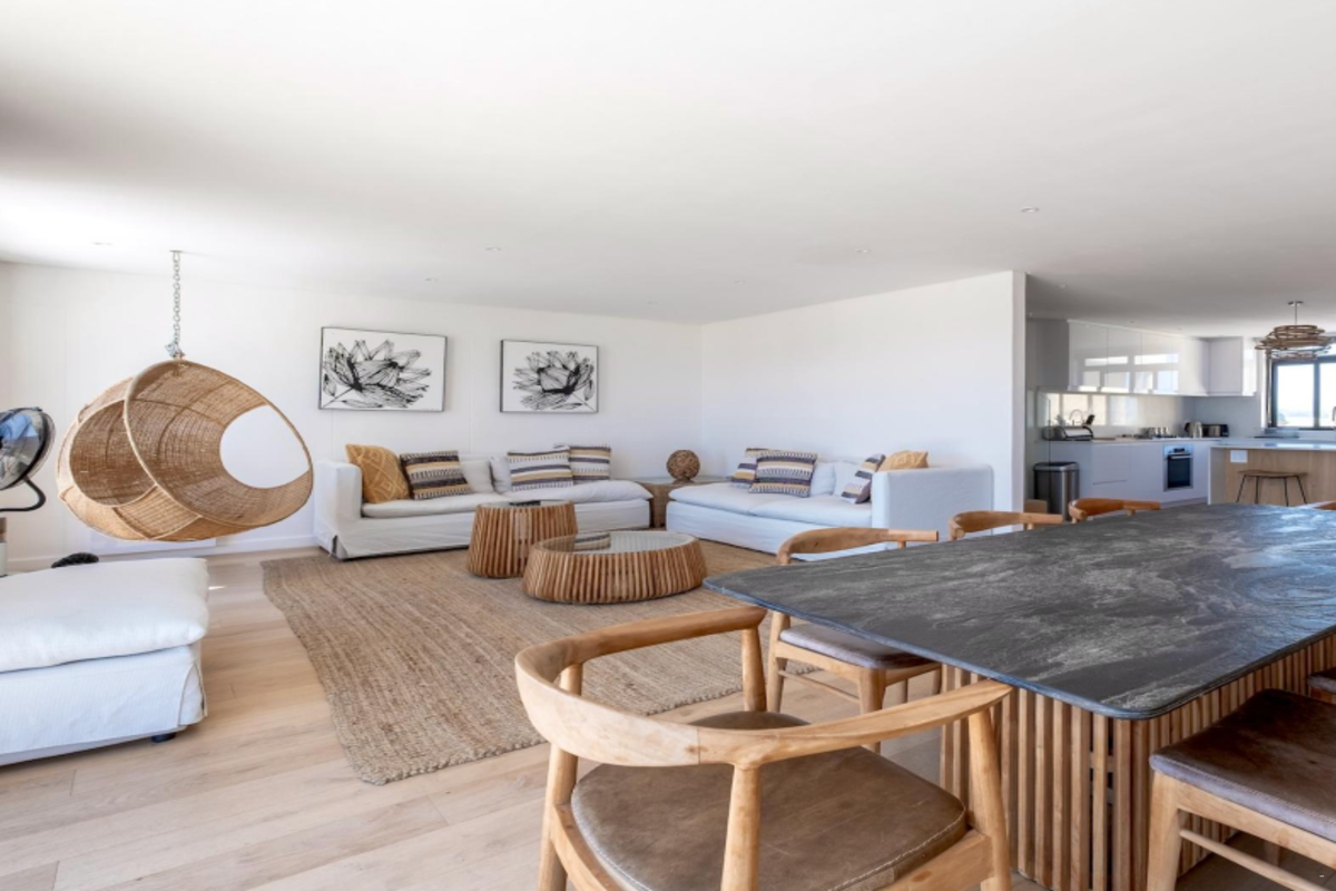 3 Bed 3 Bath Penthouse ICP606 image no 2 of 86