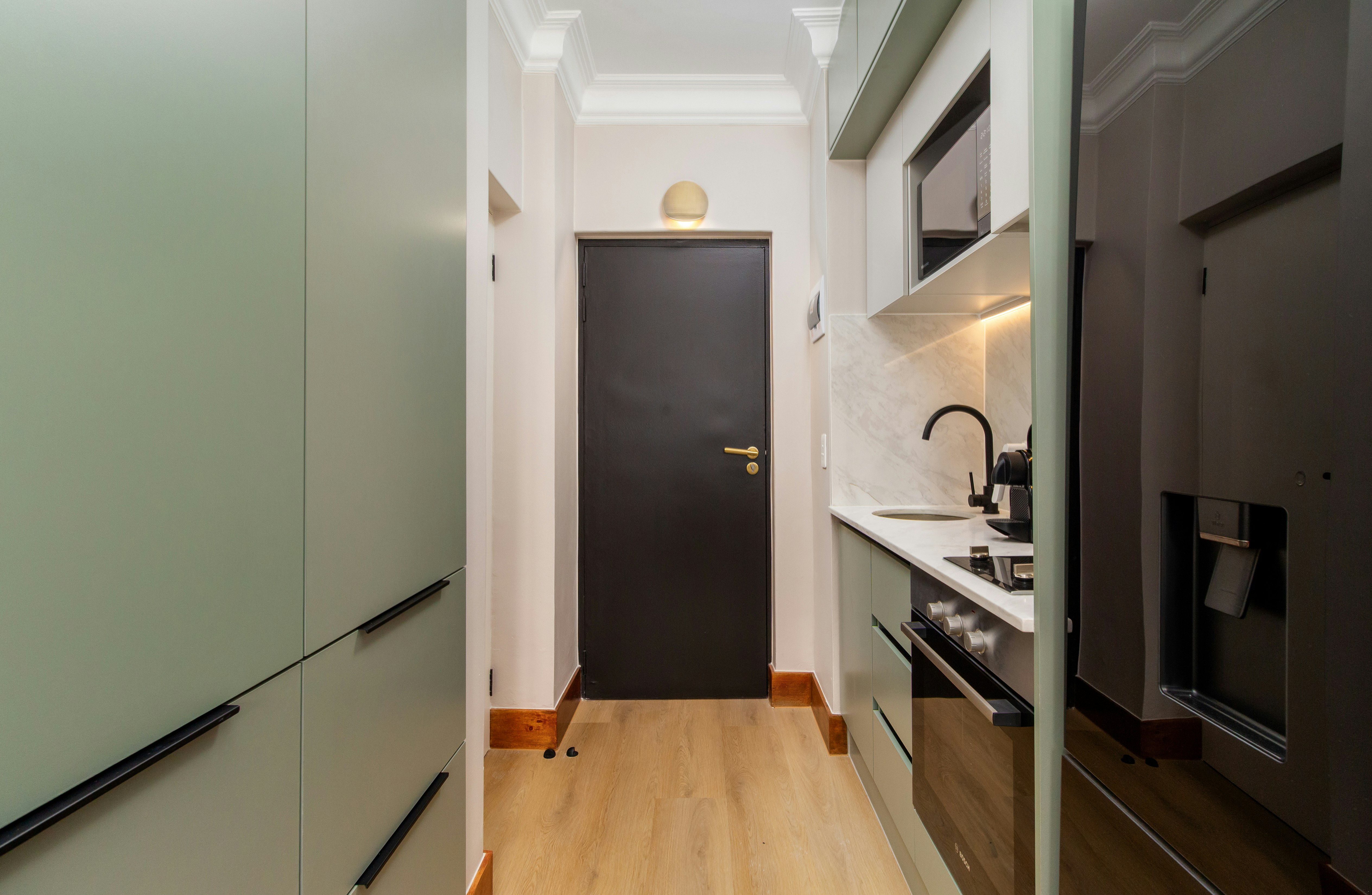Charlie and the Chairman Apartment image no 8 of 27