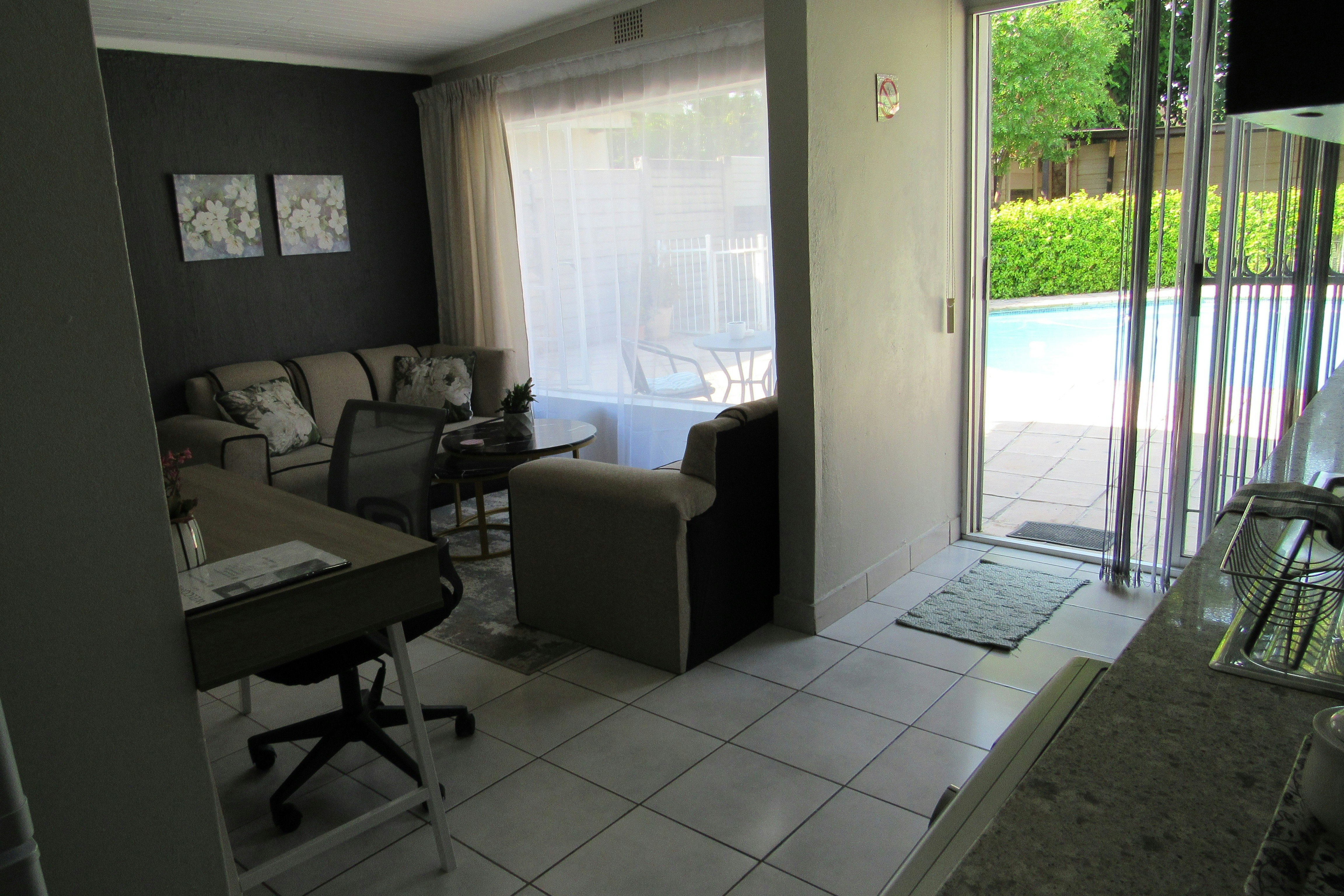 Poolside Garden Studio image no 17 of 20