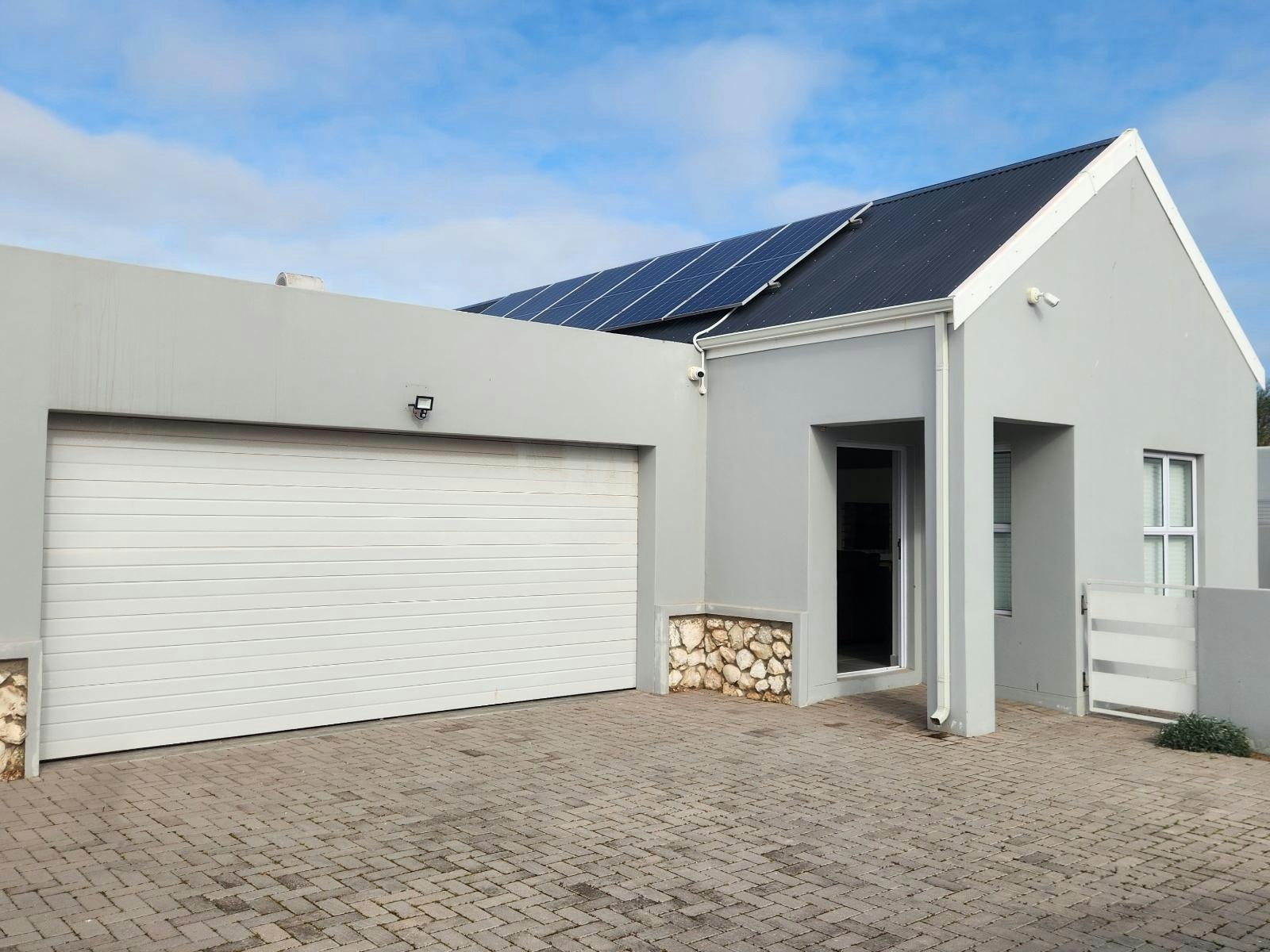 7 on Gwarrie image no 1 of 15