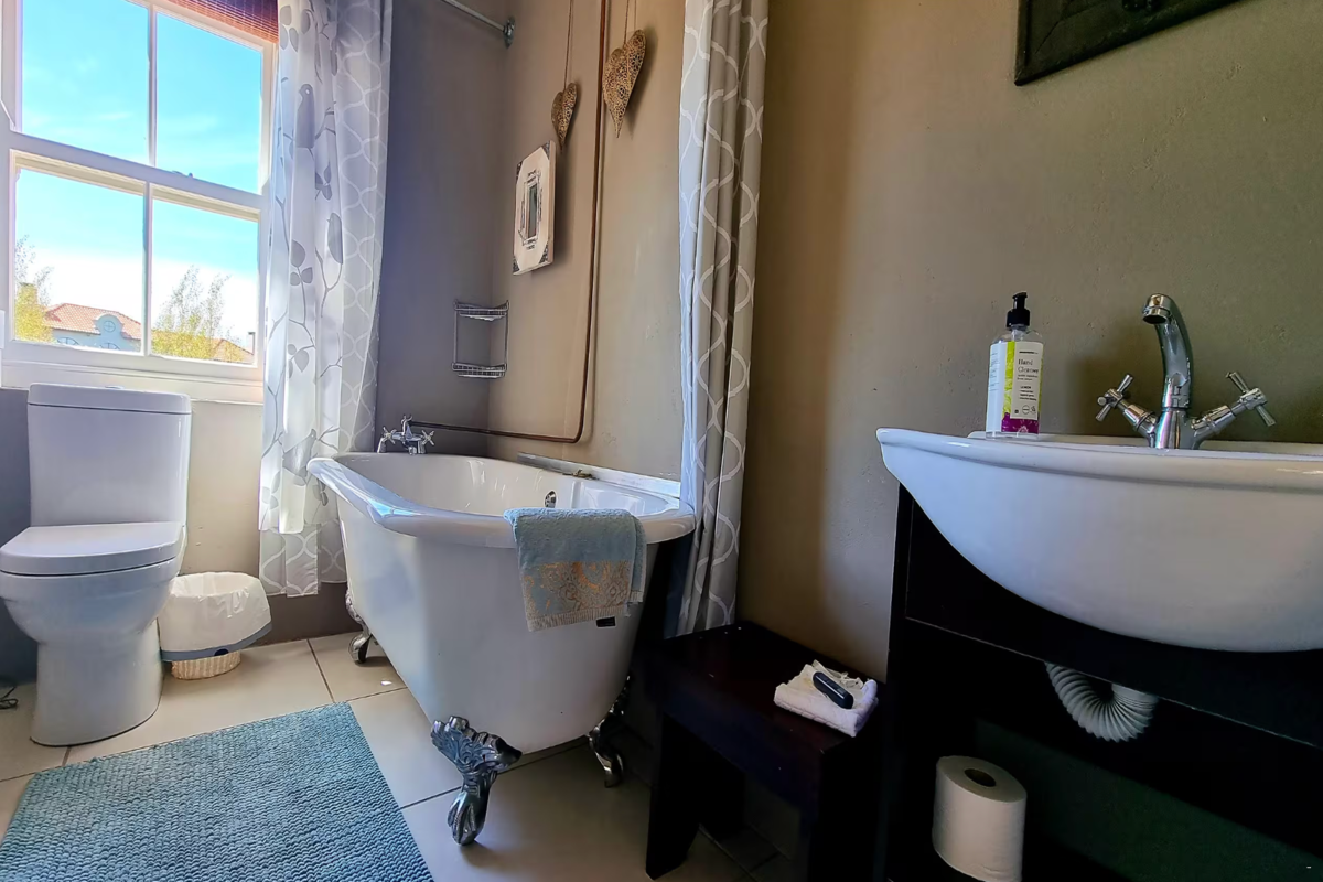 Sandmartins Luxury Villa image no 23 of 55