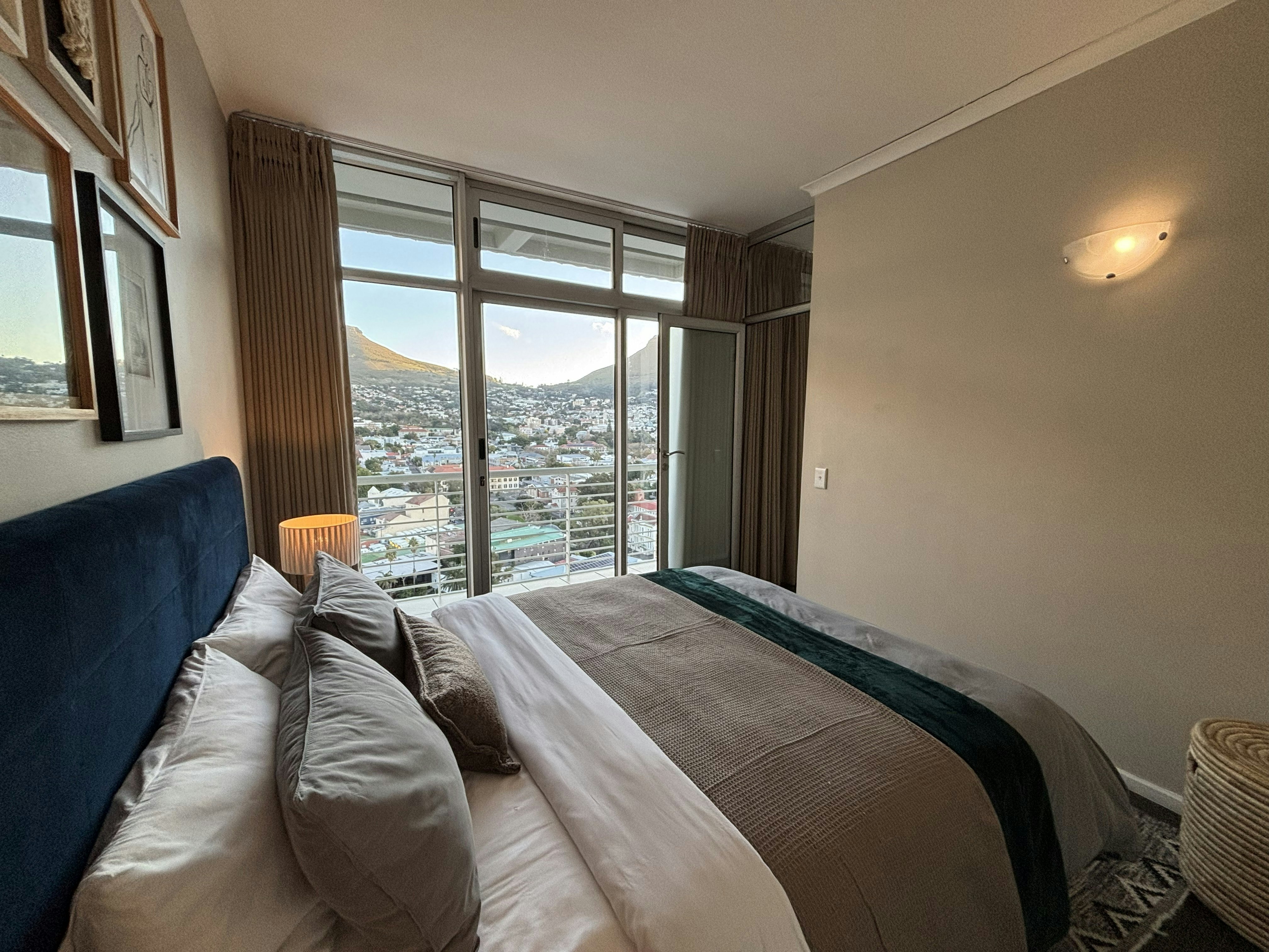 Luxury Top-Floor Retreat image no 54 of 82
