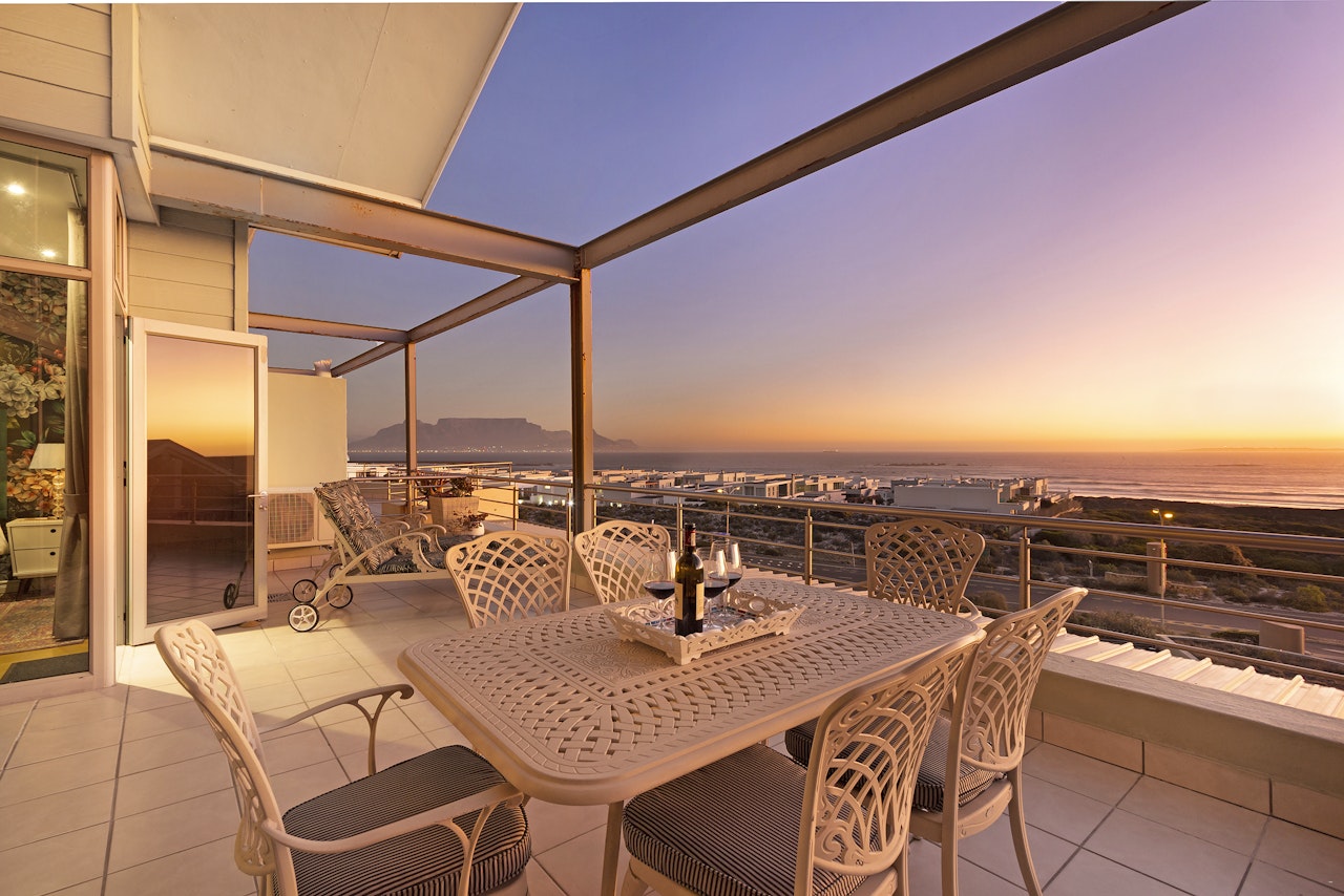 Bloubergstrand Accommodation at  | Viya