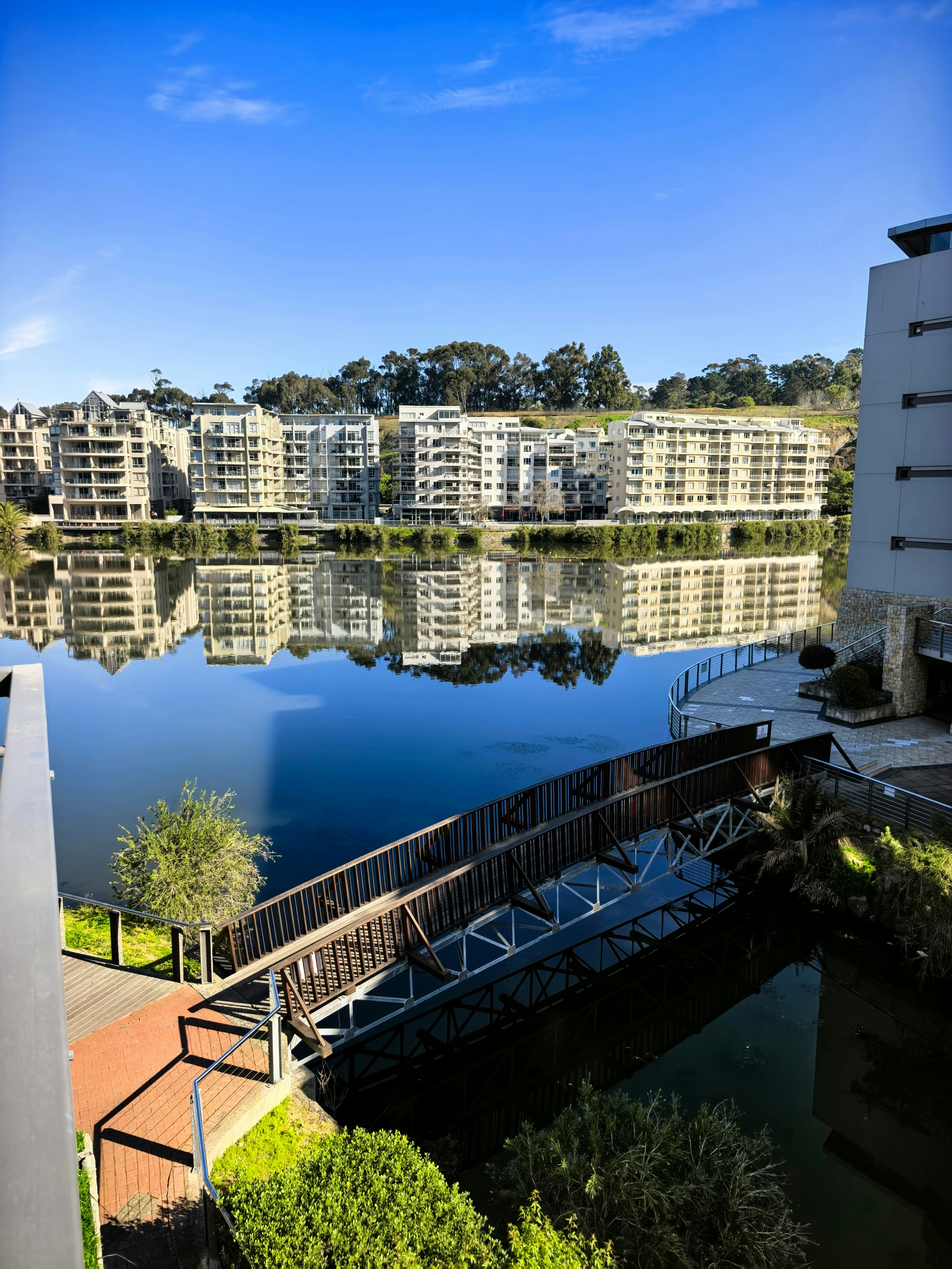 Stunning Lake View Apartment image no 27 of 27