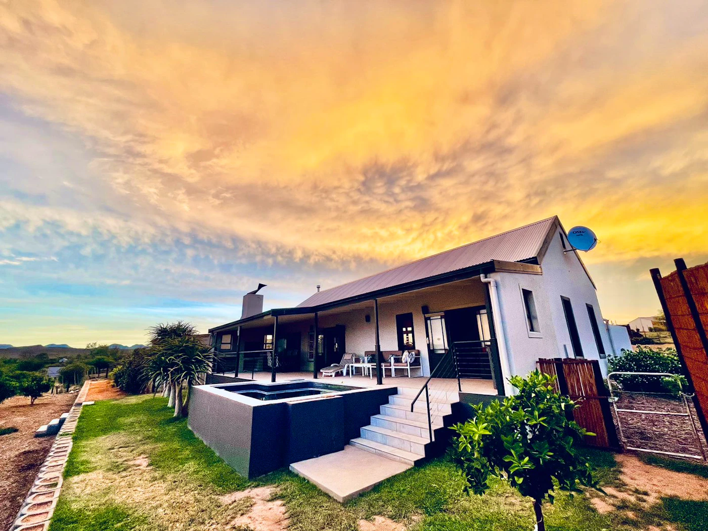 Oolyfie farm cottage - dogs and horses welcome in the Klein Karoo