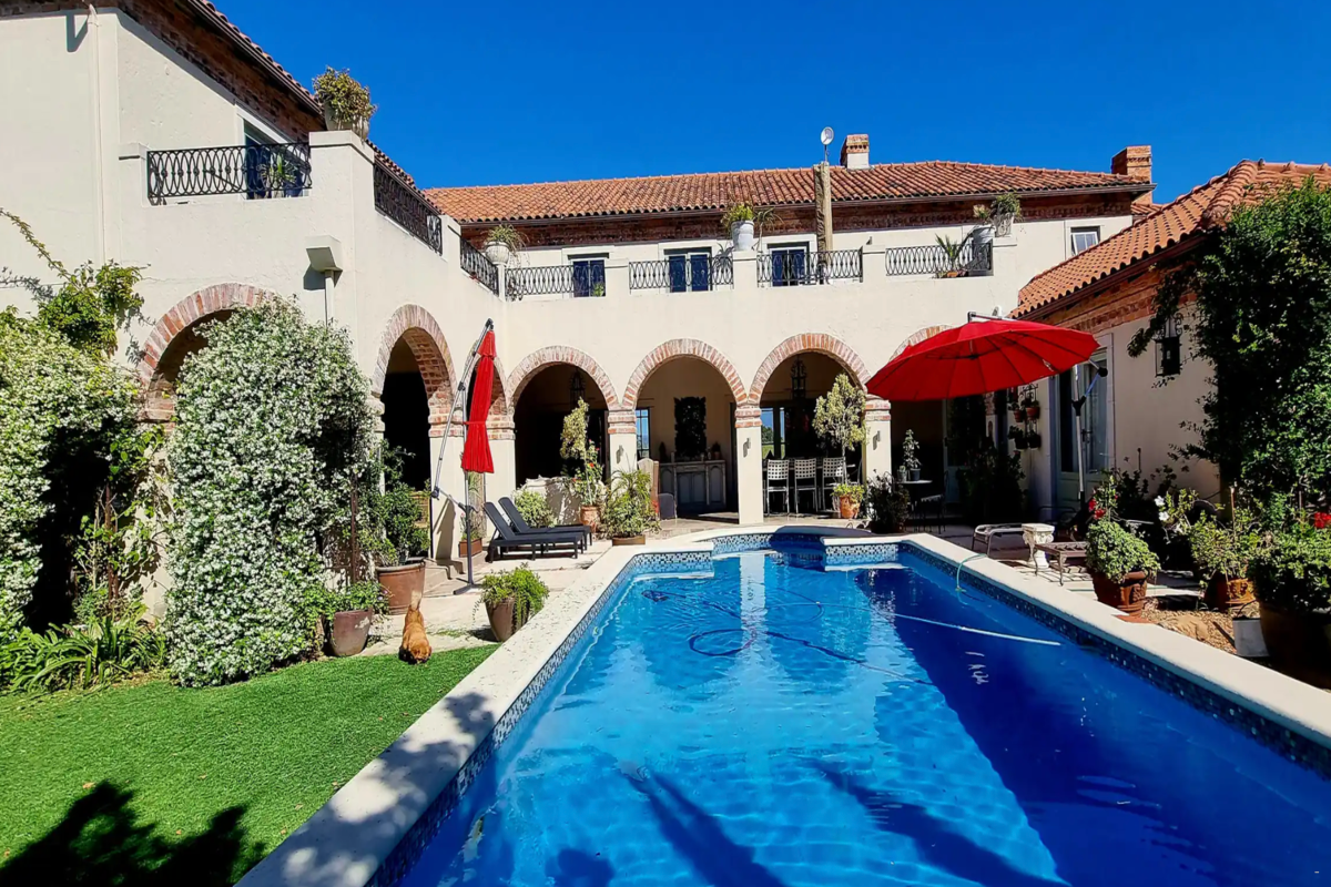 Sandmartins Luxury Villa image no 6 of 55