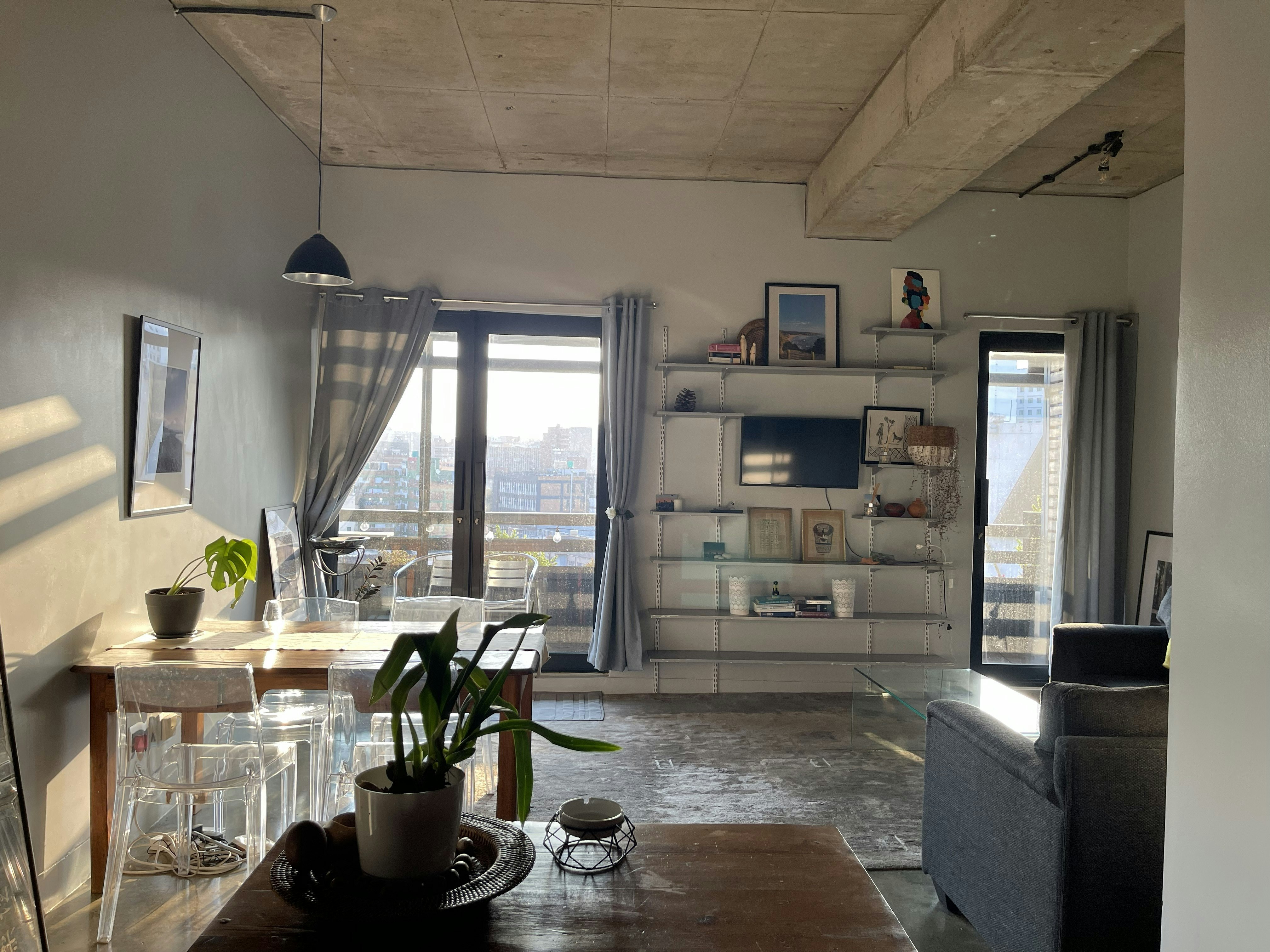 Cosy City Retreat image no 2 of 26