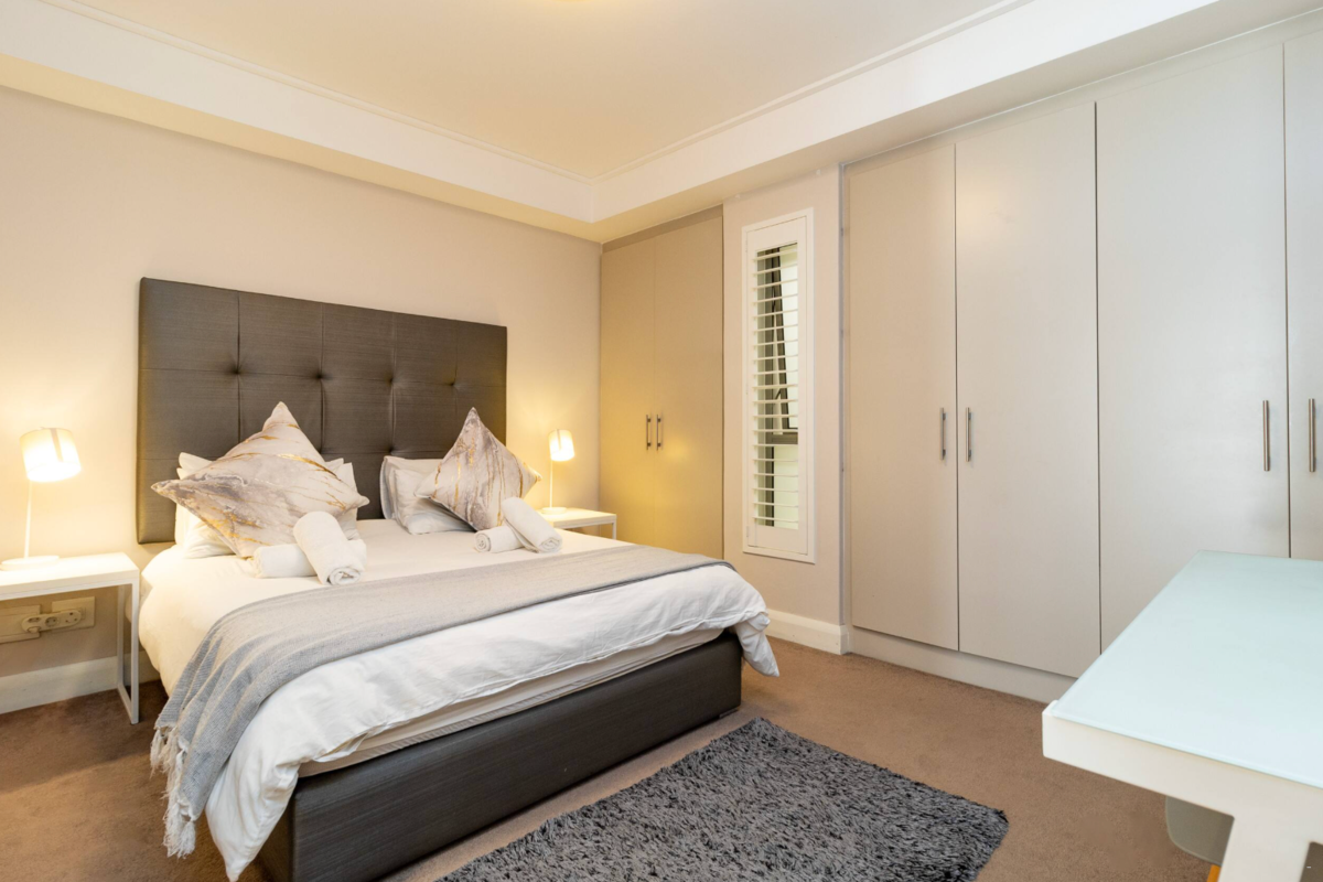 Canal Quays 2 Bed Apartment image no 7 of 20
