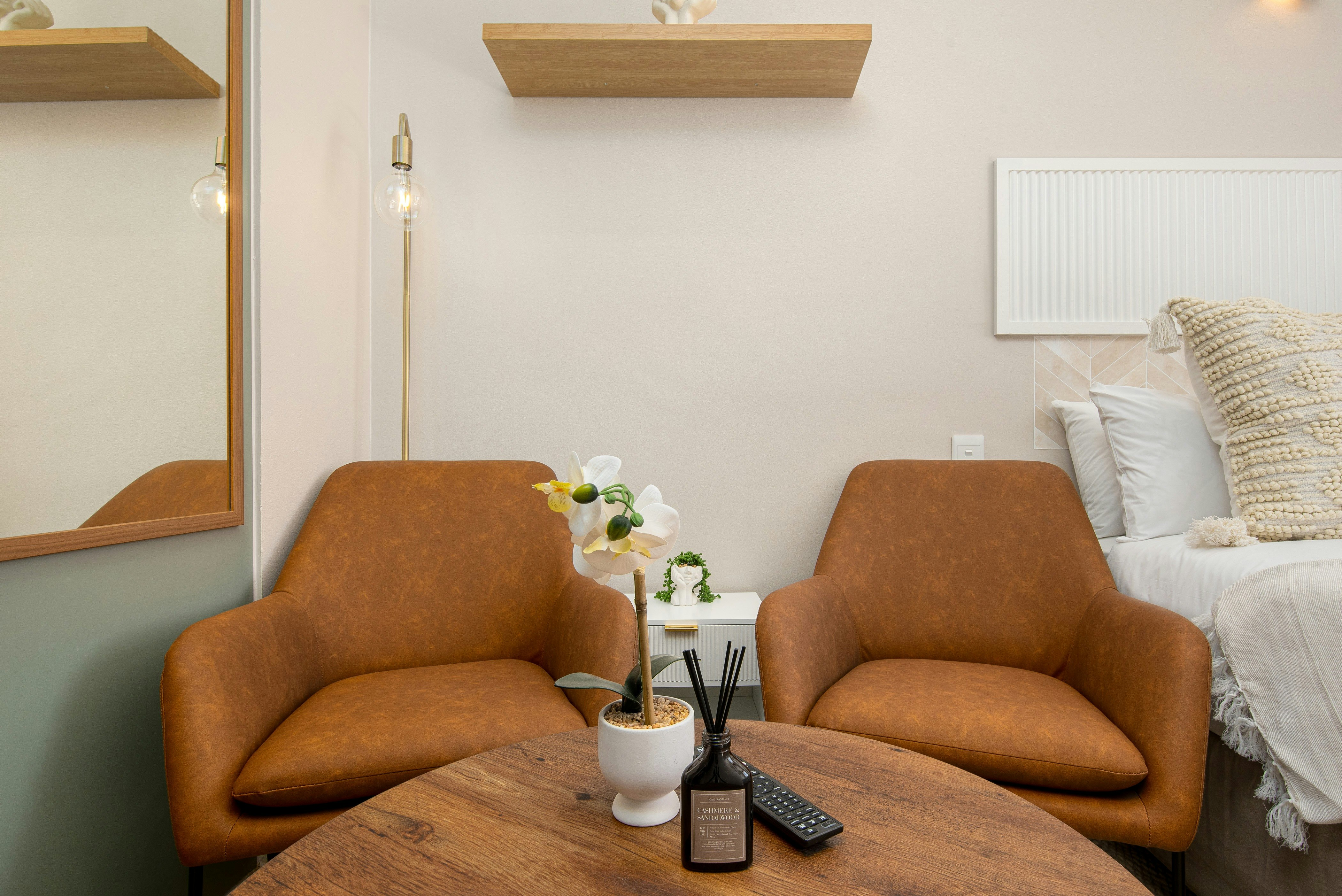 Charlie and the Chairman | Sophisticated City Stay image no 9 of 24